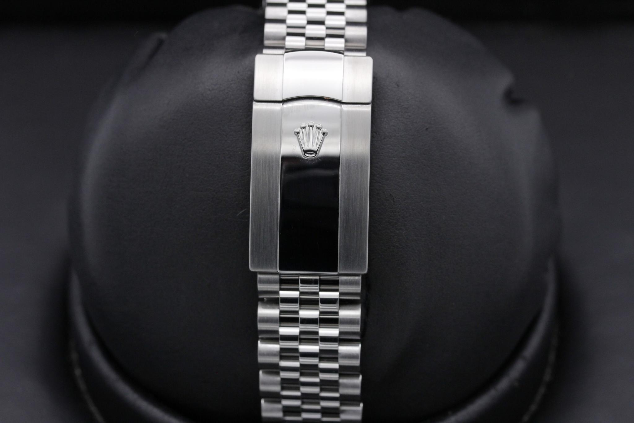 Watch Image 7