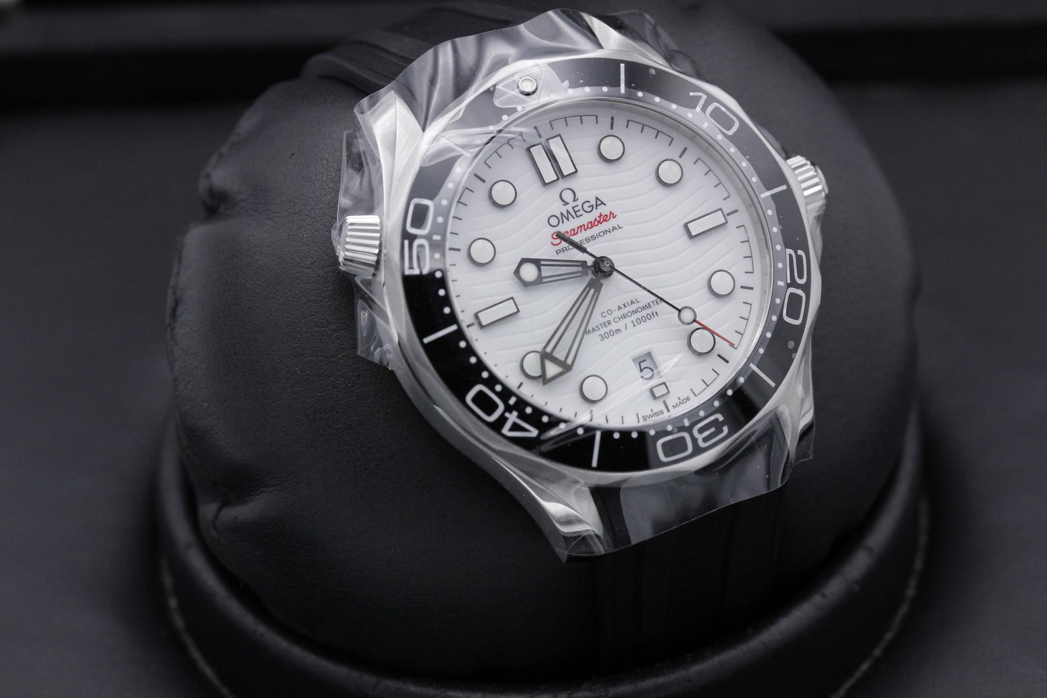 Watch Image 10