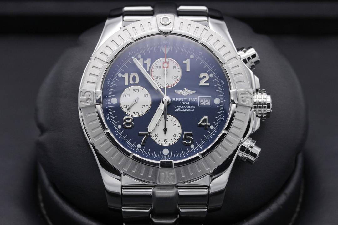 Breitling Avenger A13370