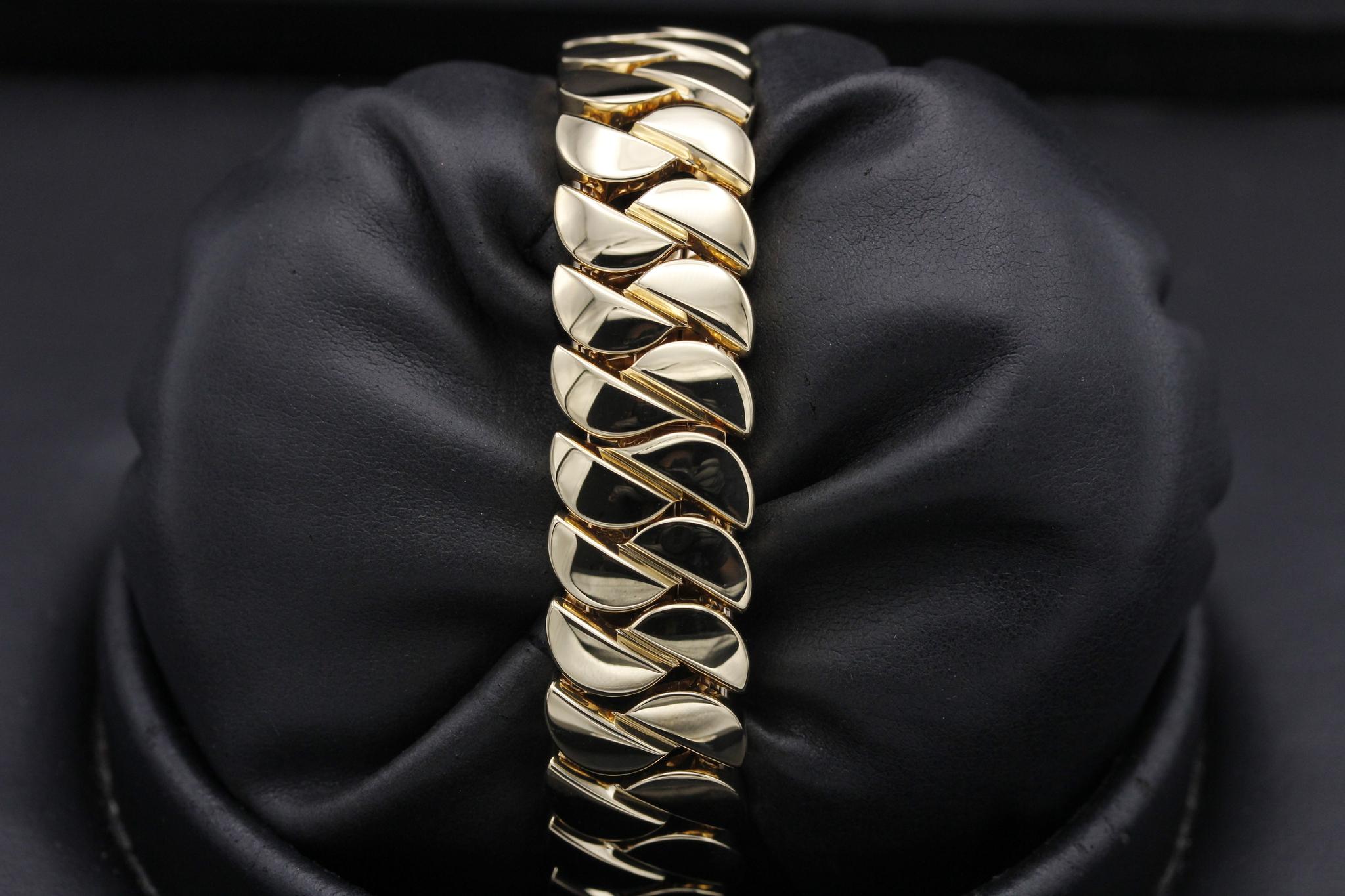 Watch Image 8