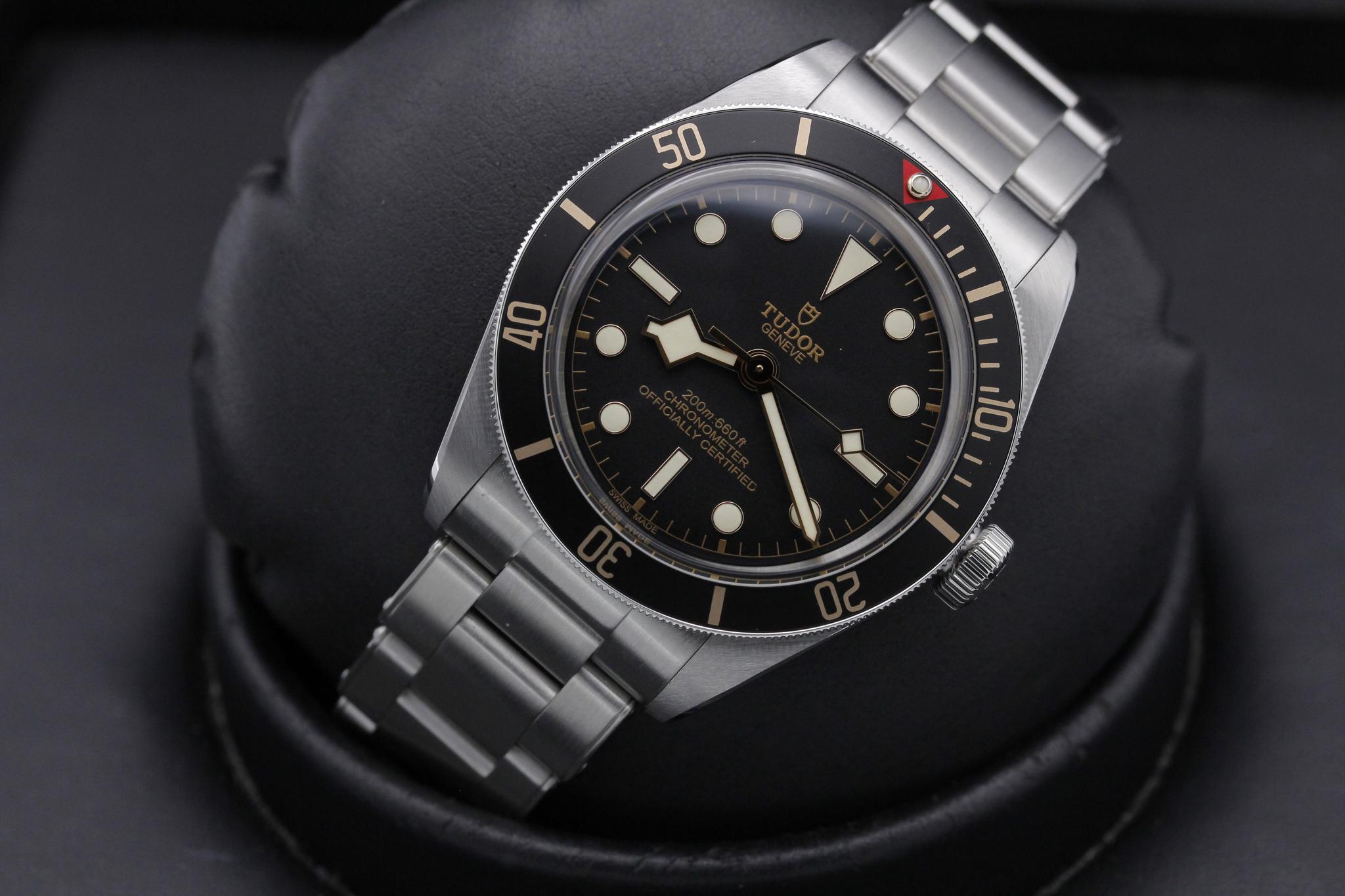 Watch Image 9