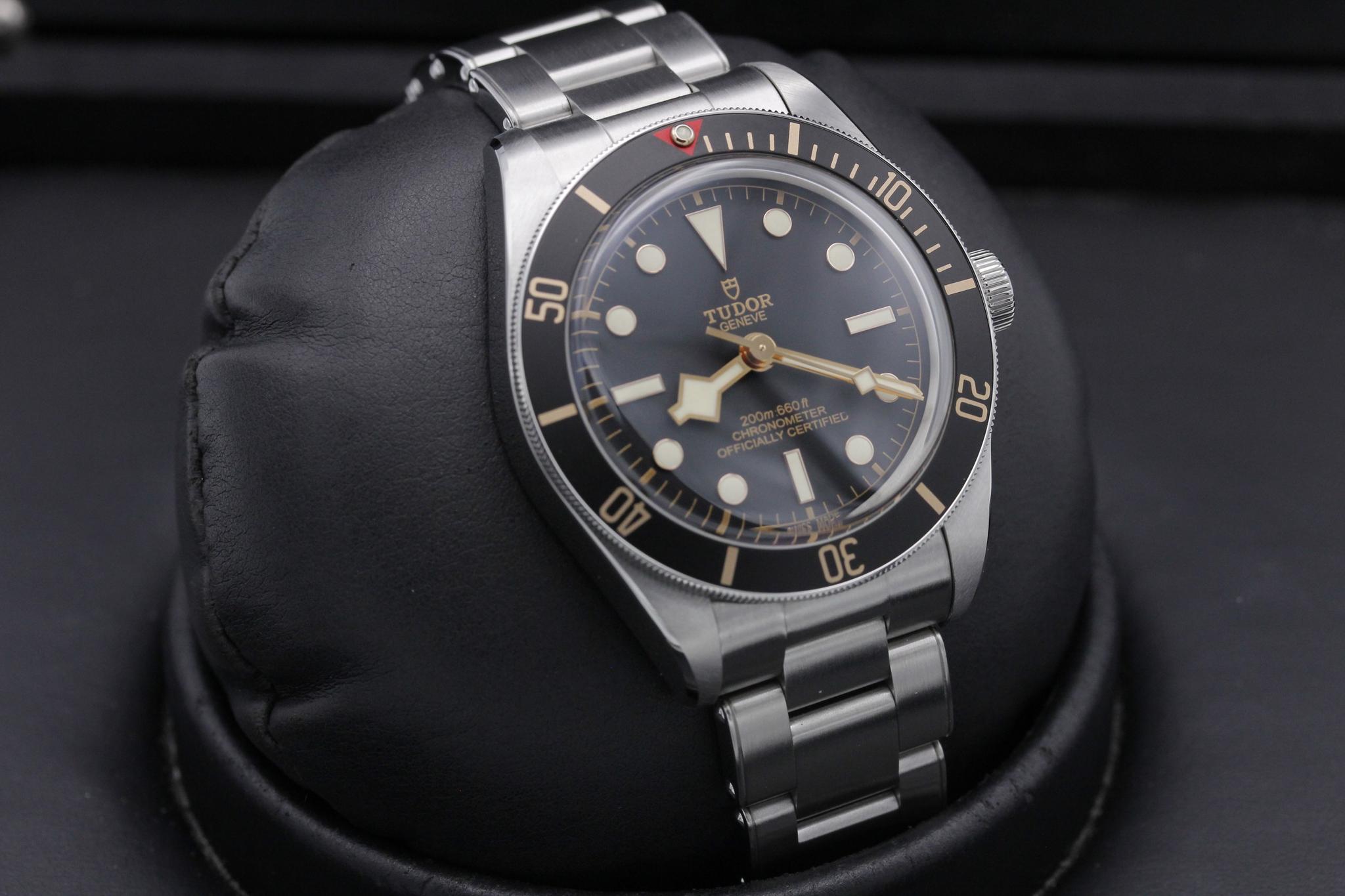 Watch Image 10