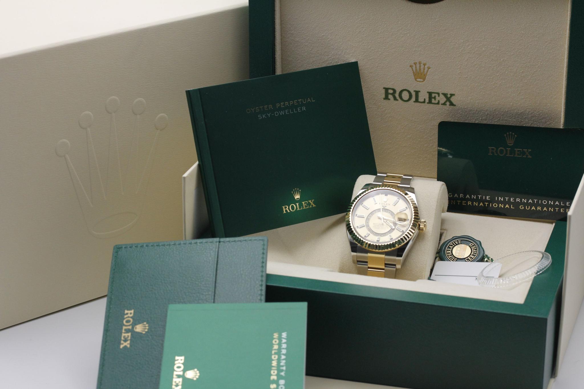 Watch Image 11