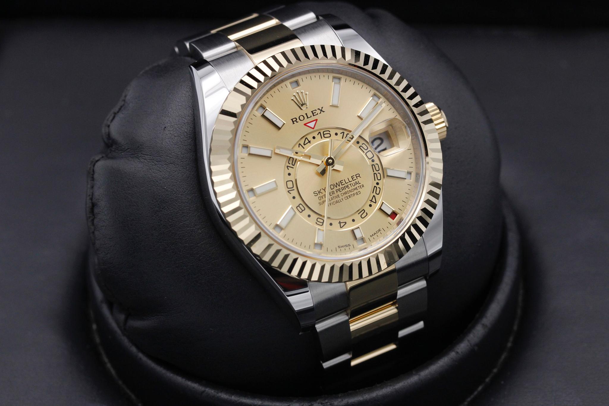 Watch Image 10