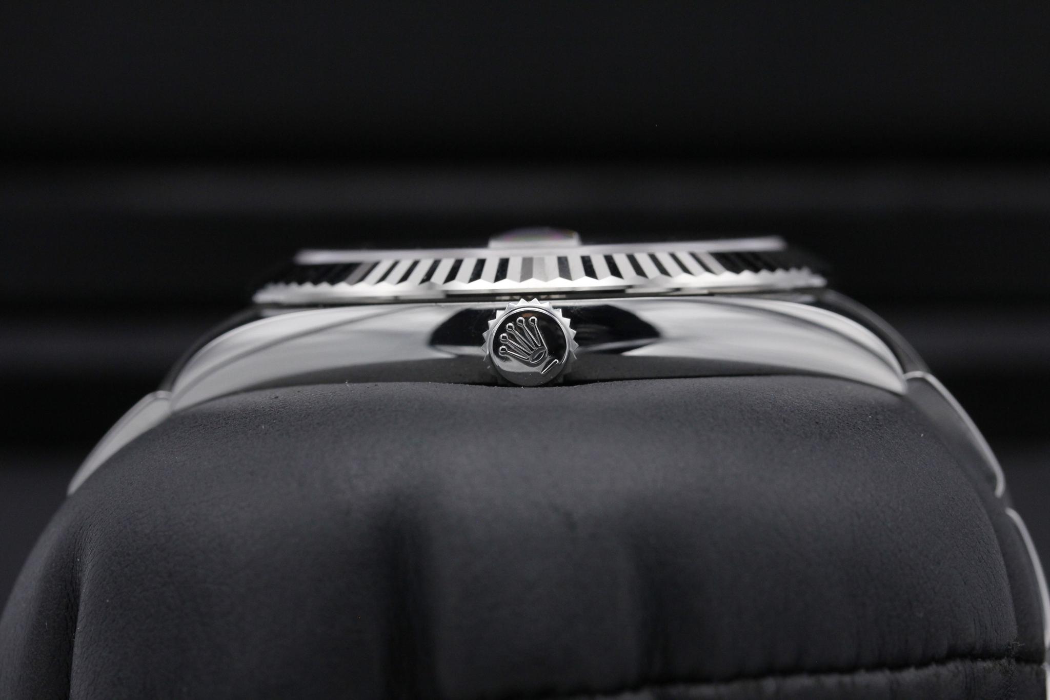 Watch Image 3