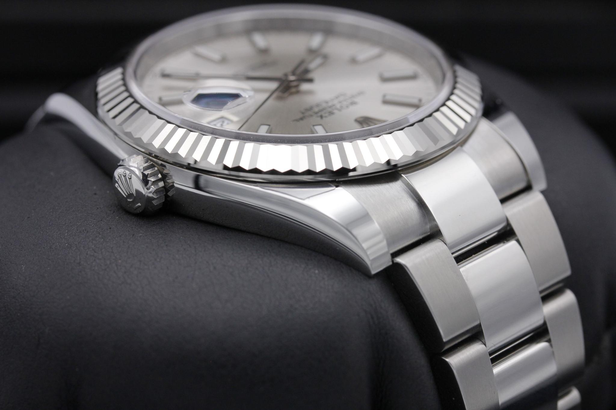 Watch Image 4