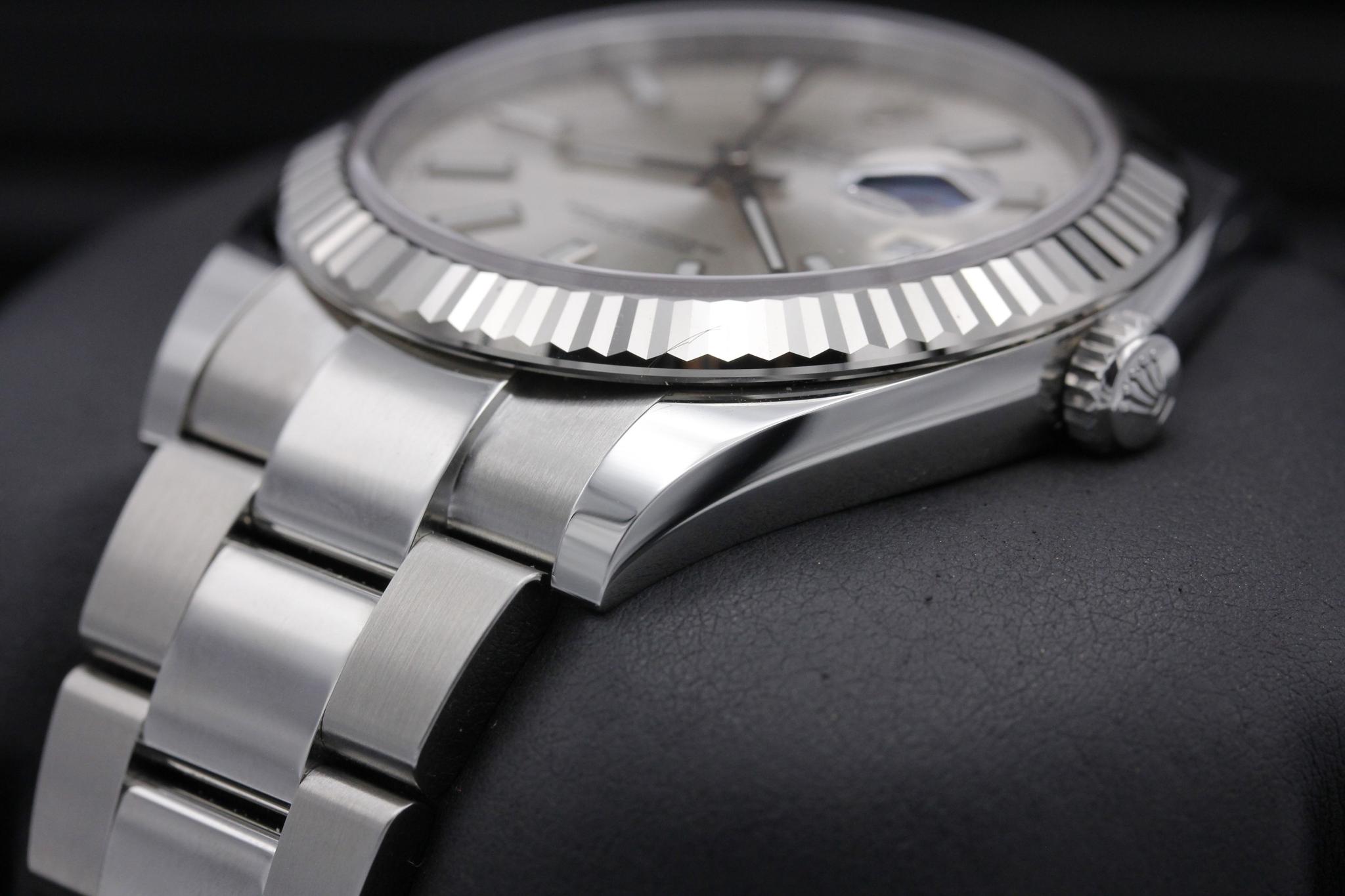 Watch Image 2