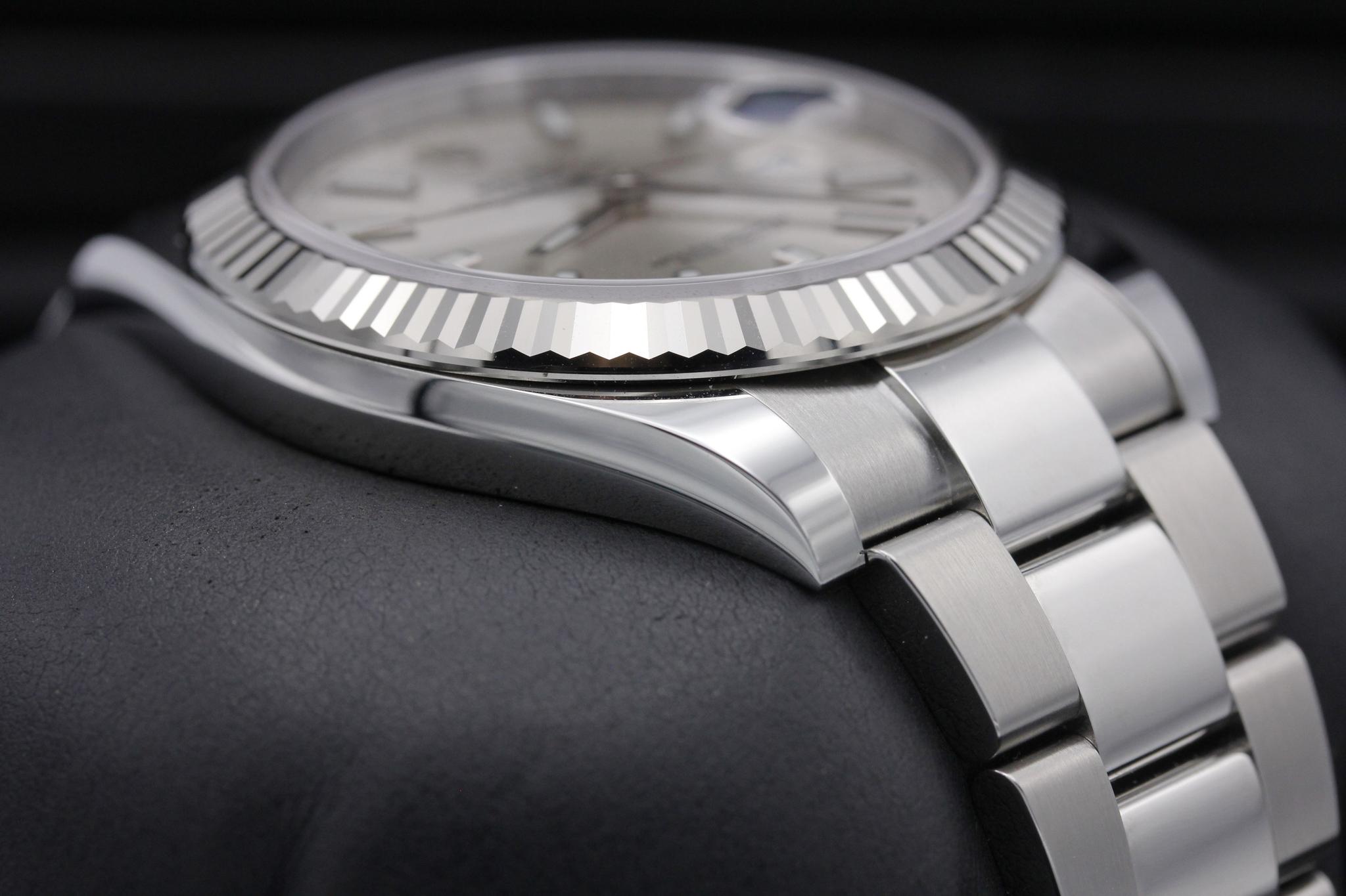 Watch Image 6