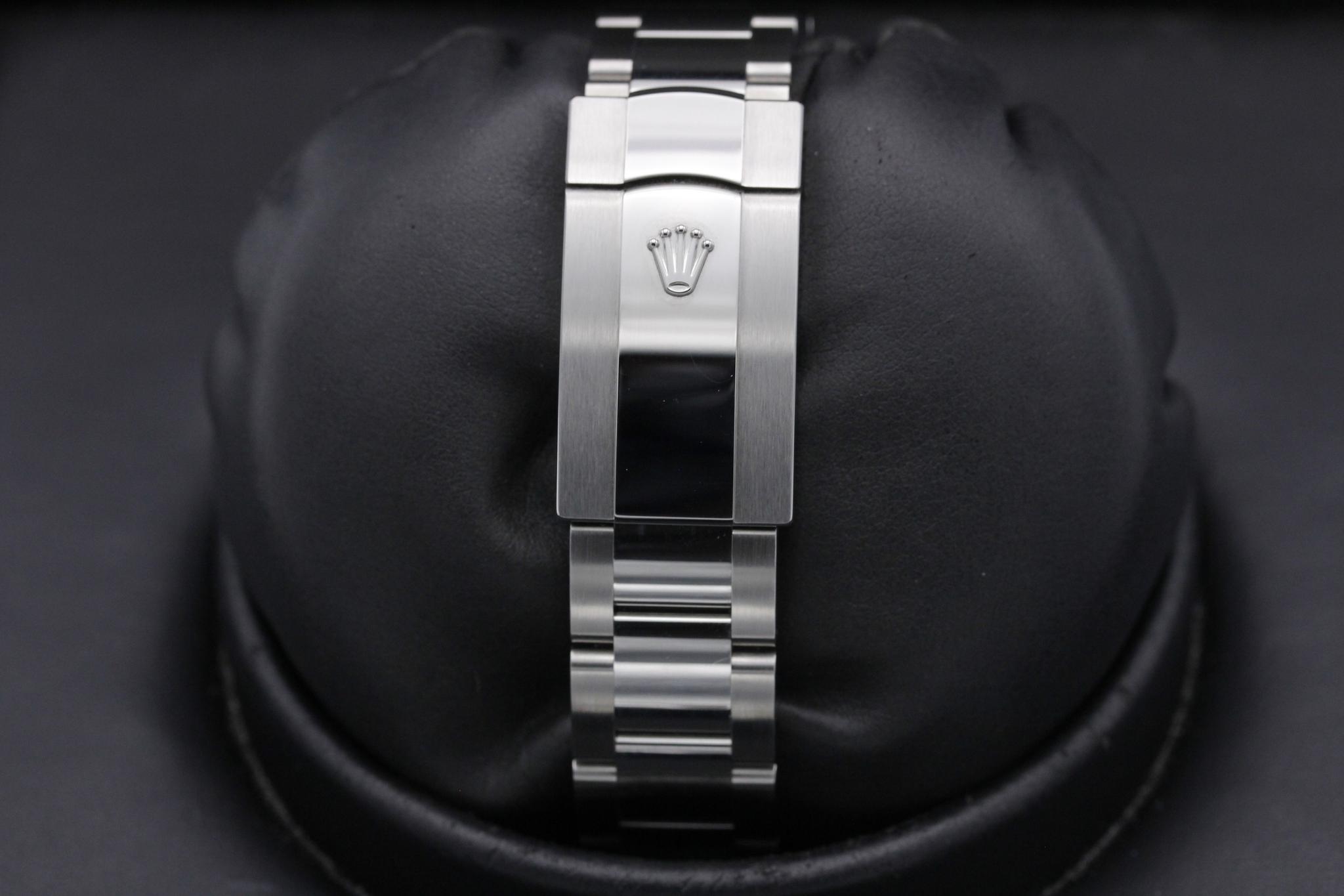 Watch Image 8