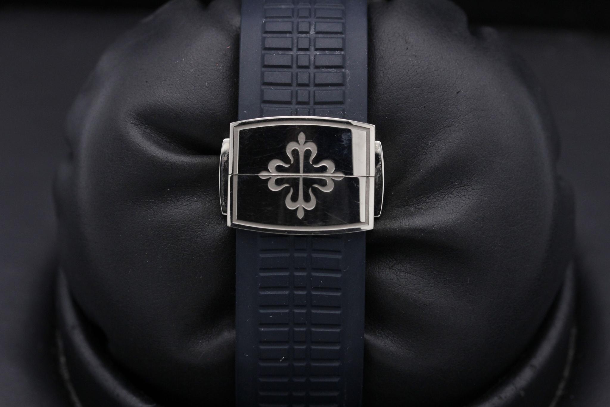 Watch Image 10
