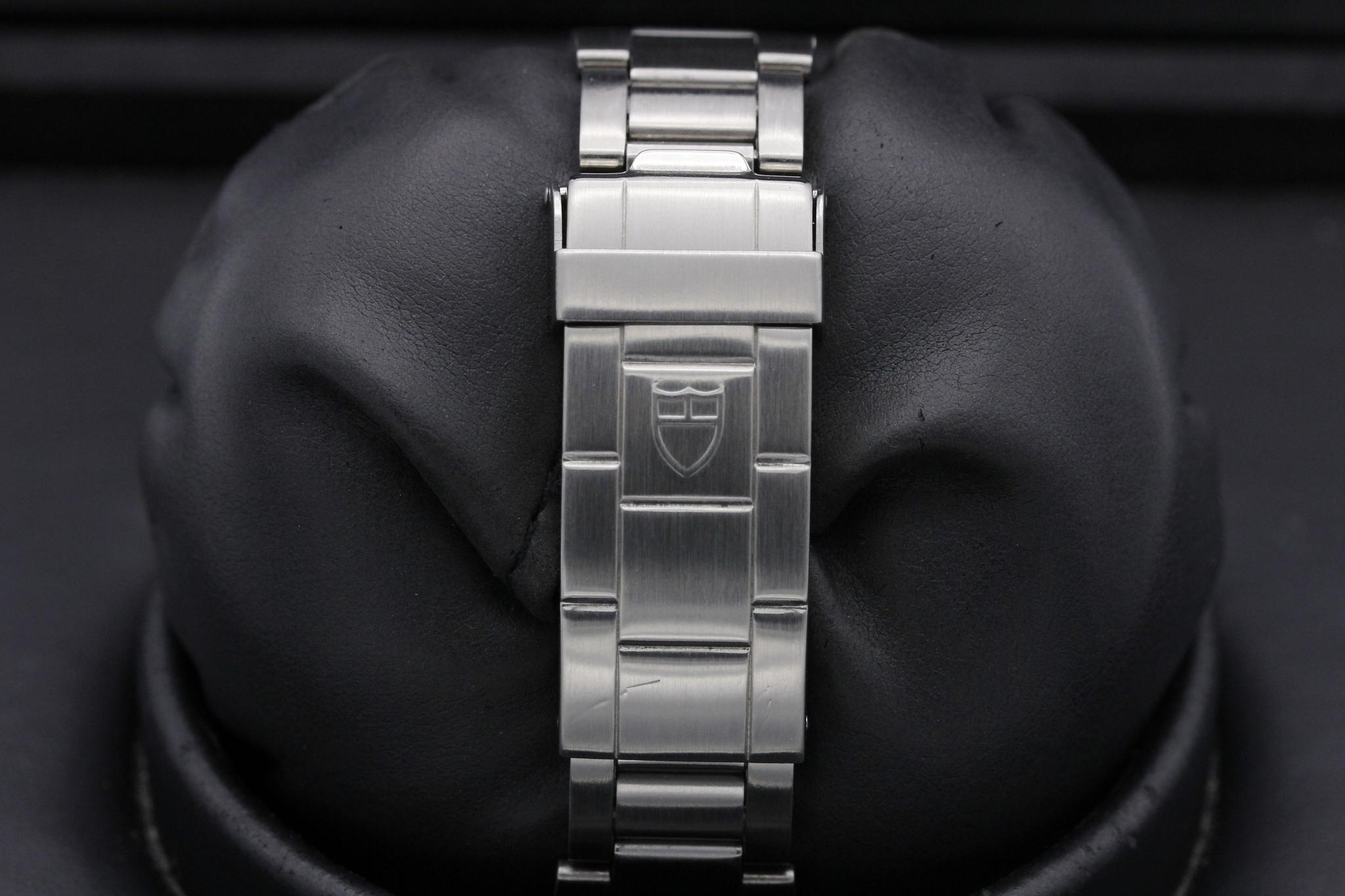 Watch Image 9