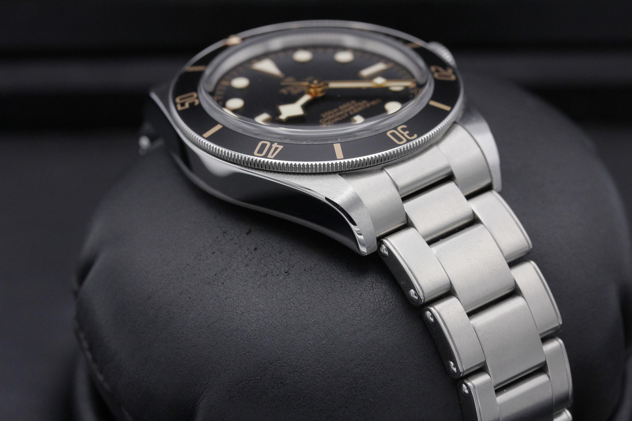 Watch Image 6