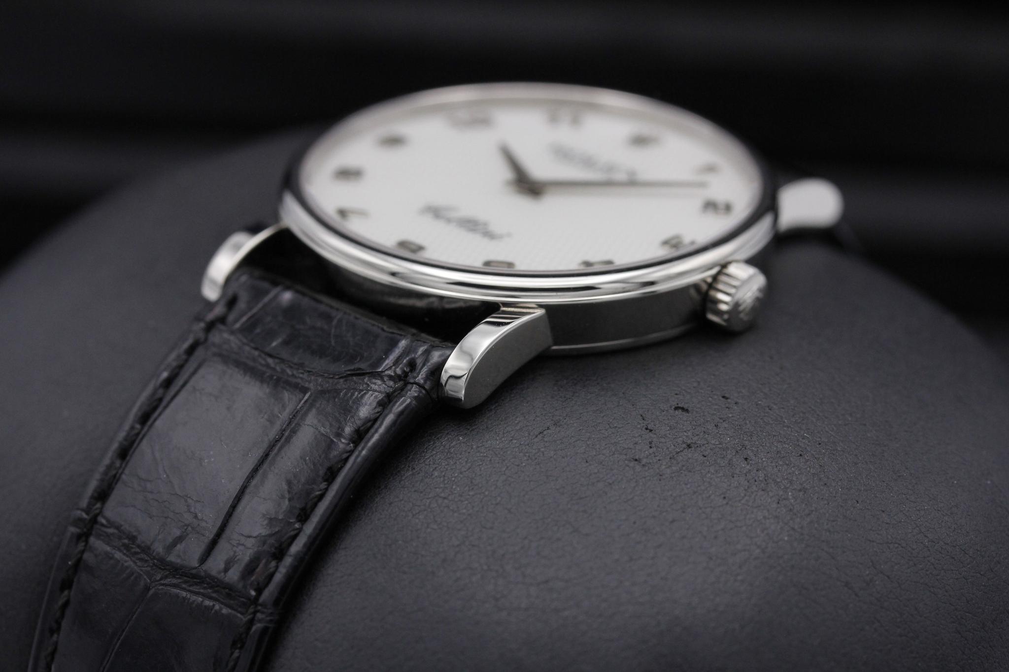 Watch Image 2
