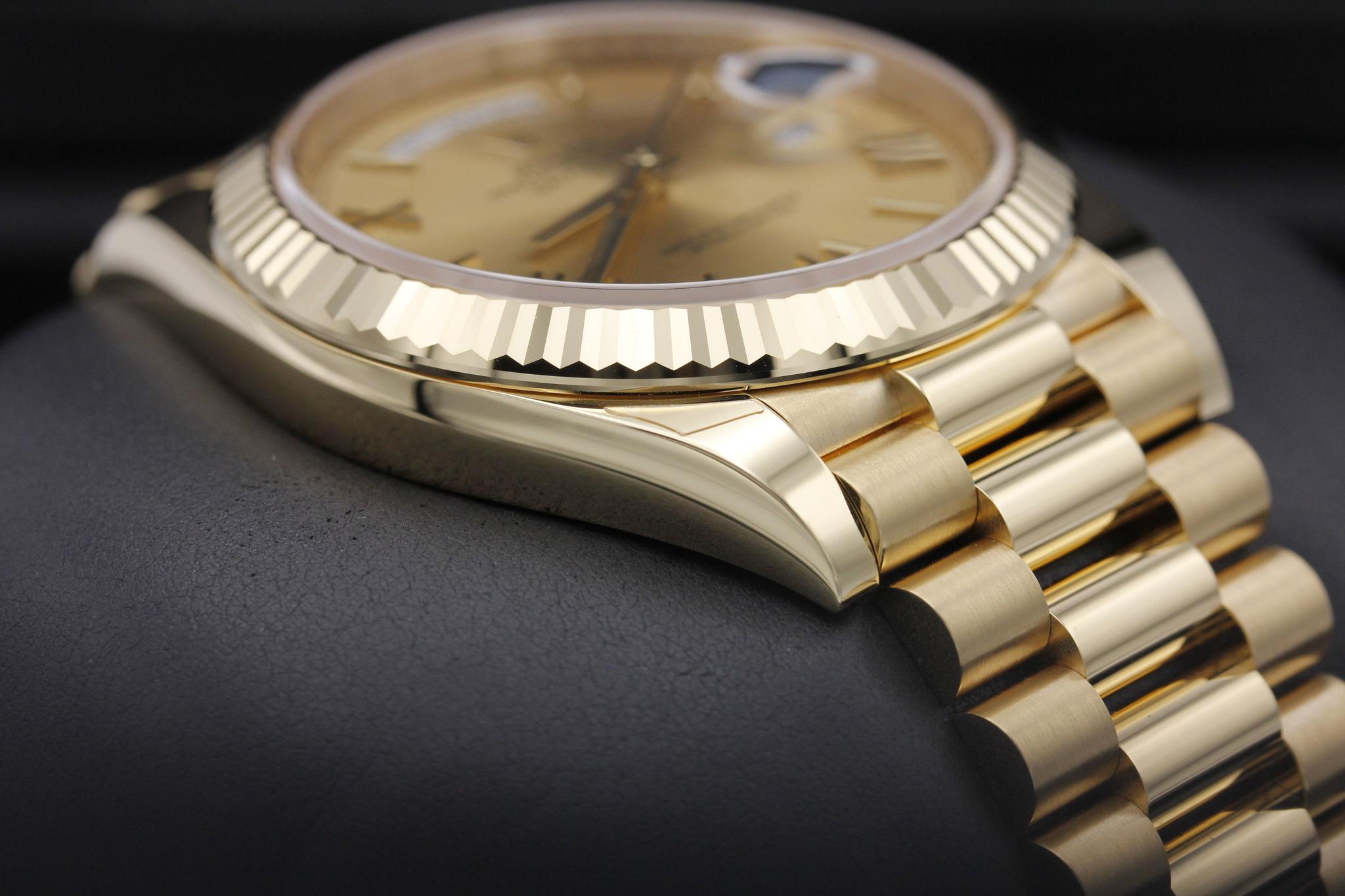 Watch Image 6