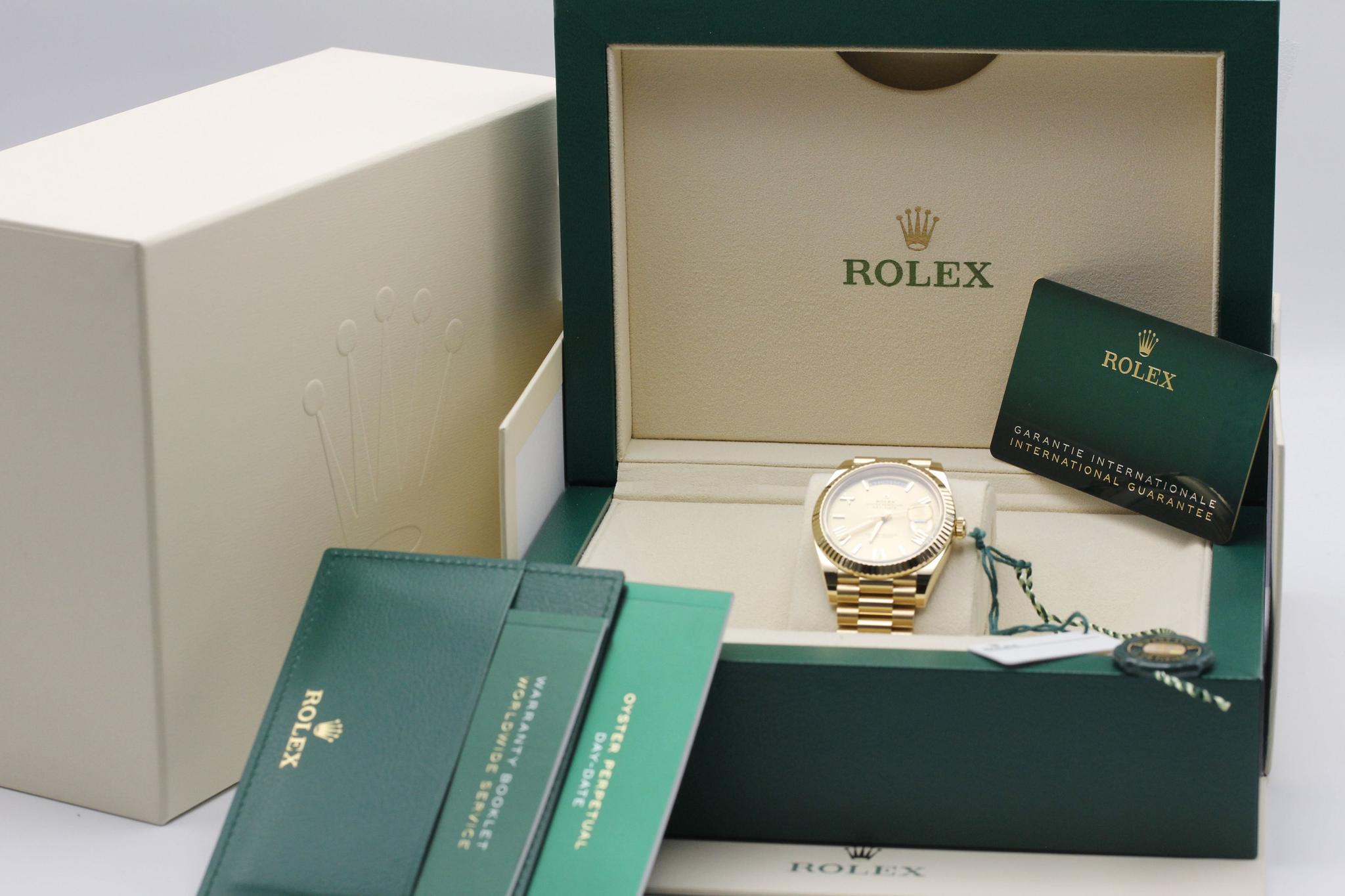 Watch Image 11