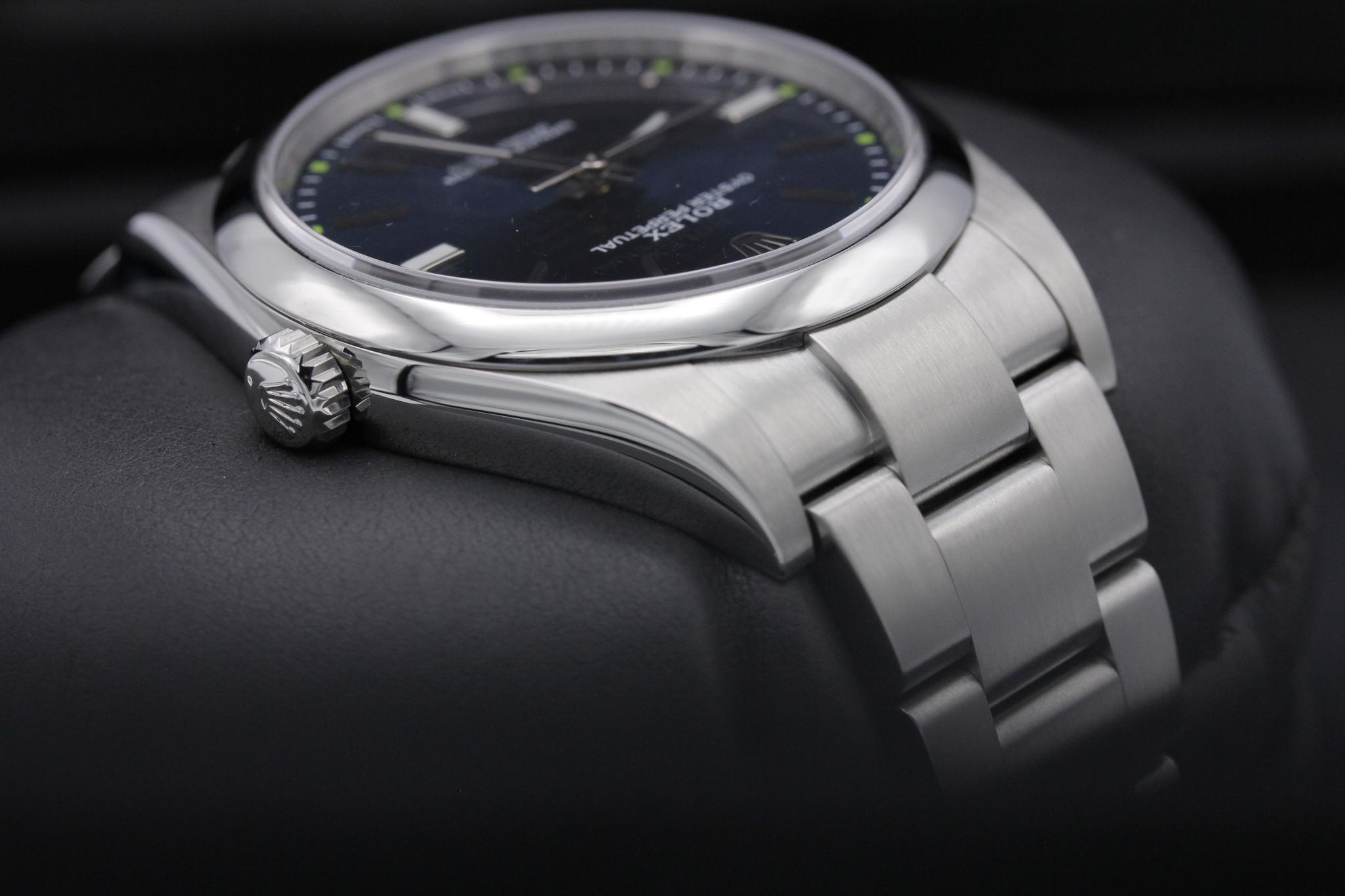 Watch Image 4