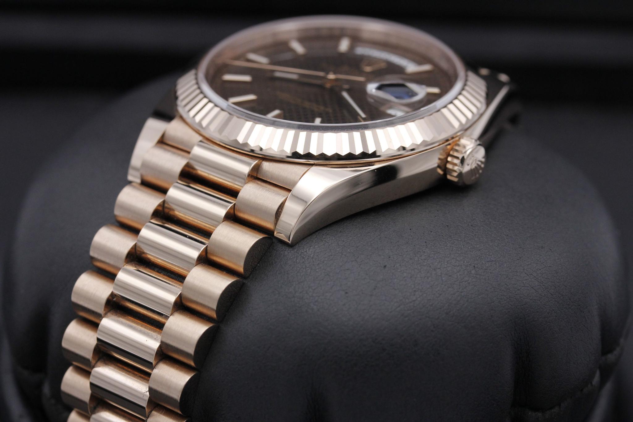 Watch Image 2