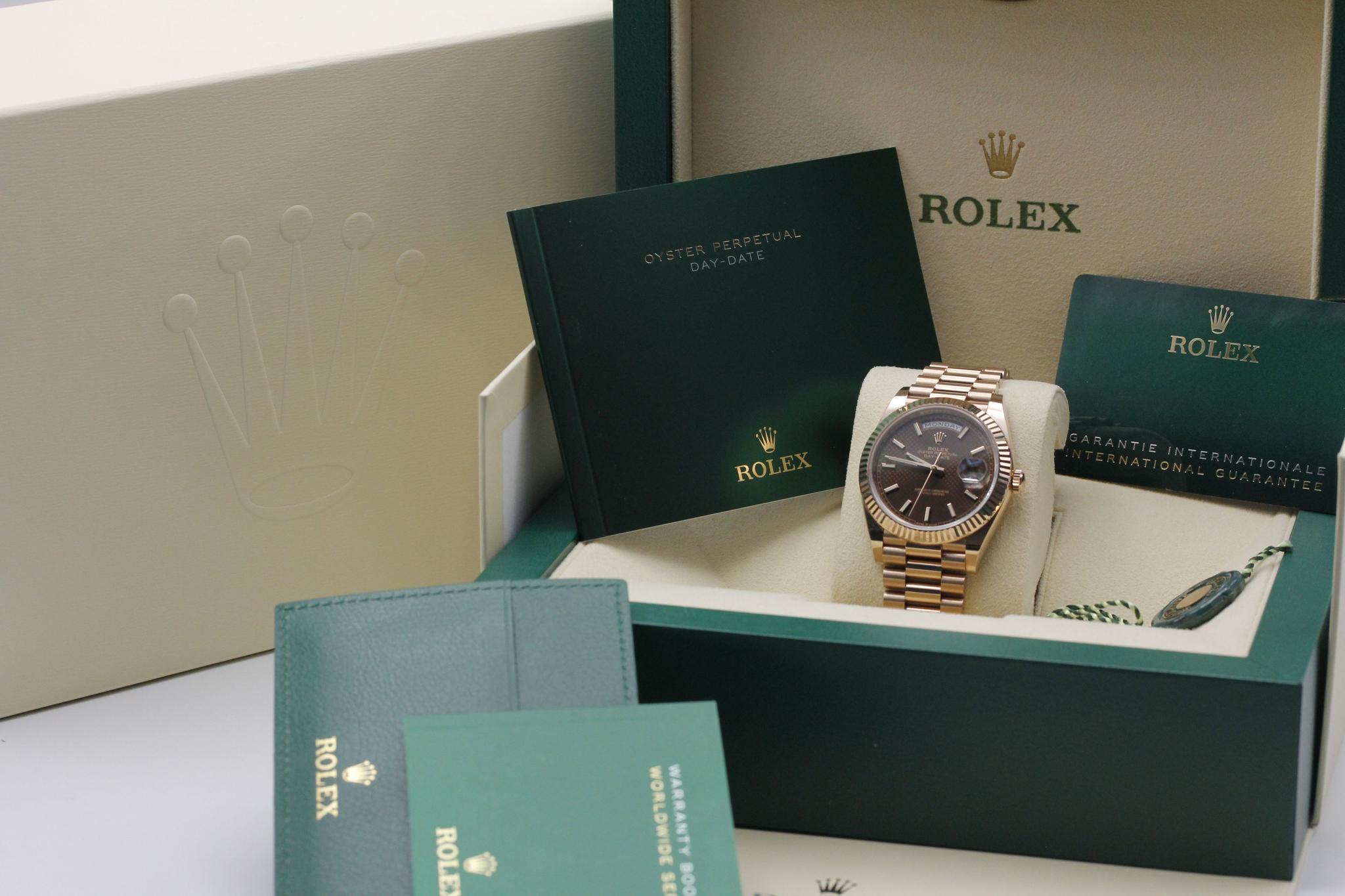 Watch Image 11