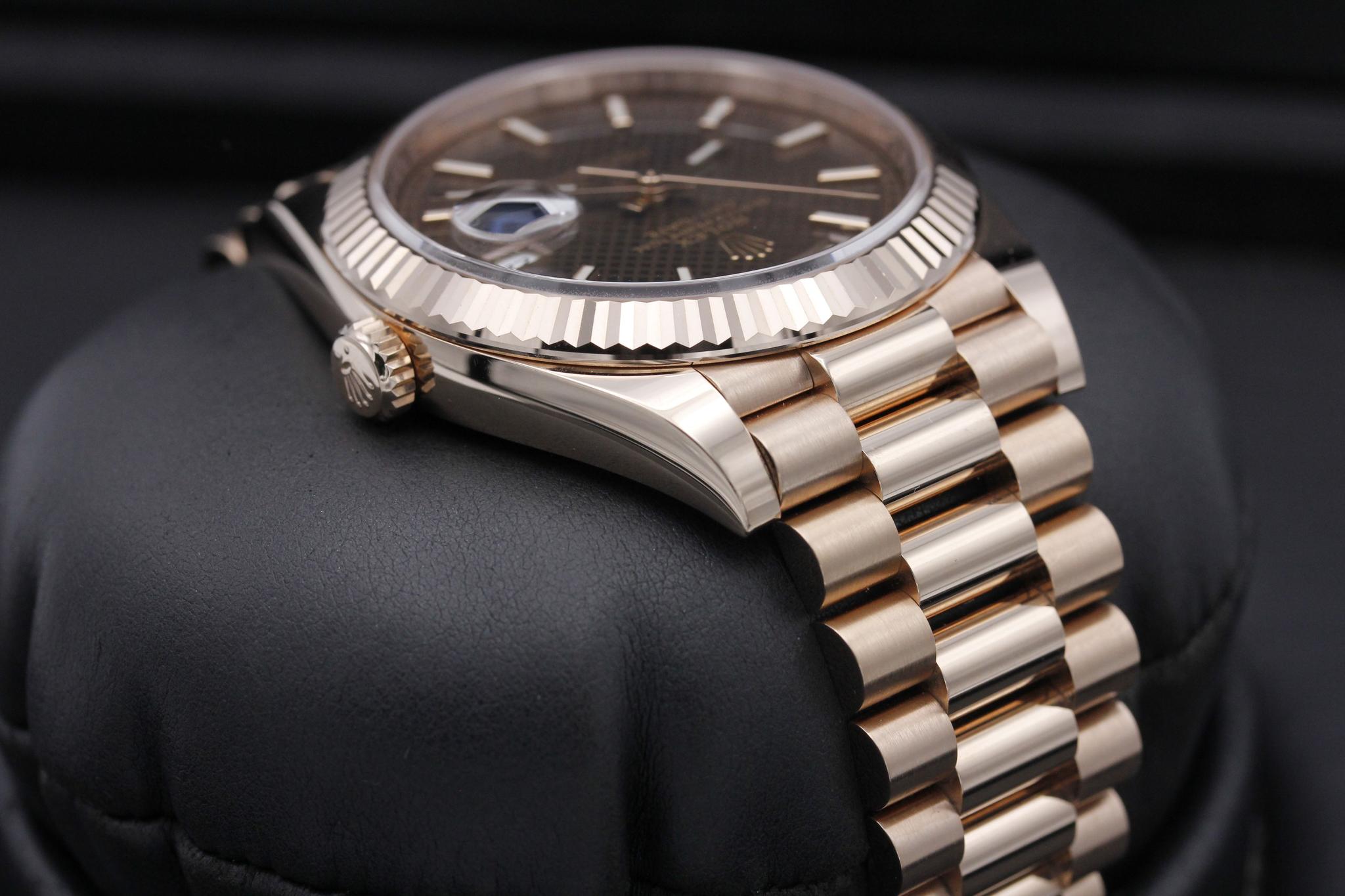 Watch Image 4