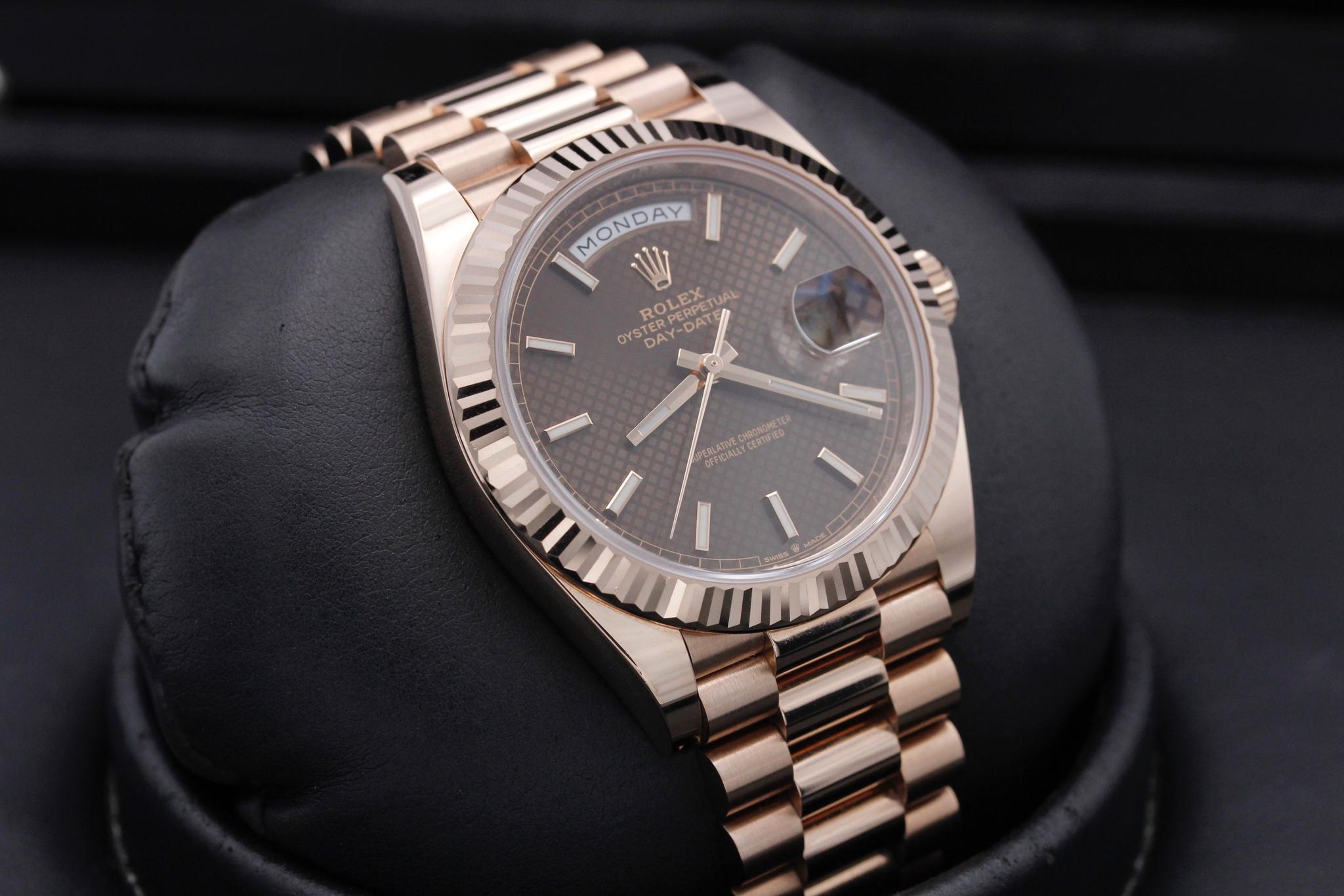 Watch Image 10