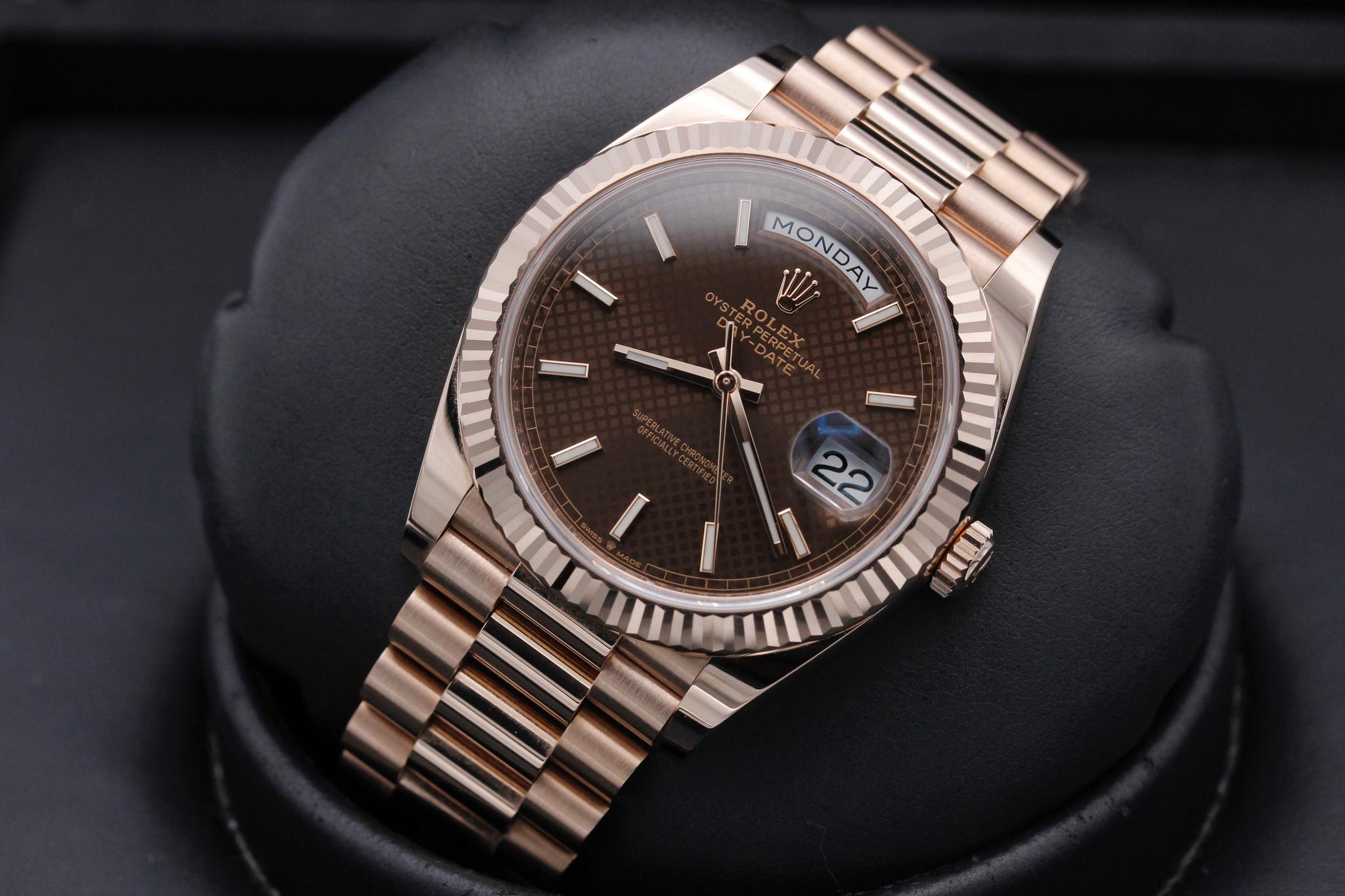 Watch Image 9