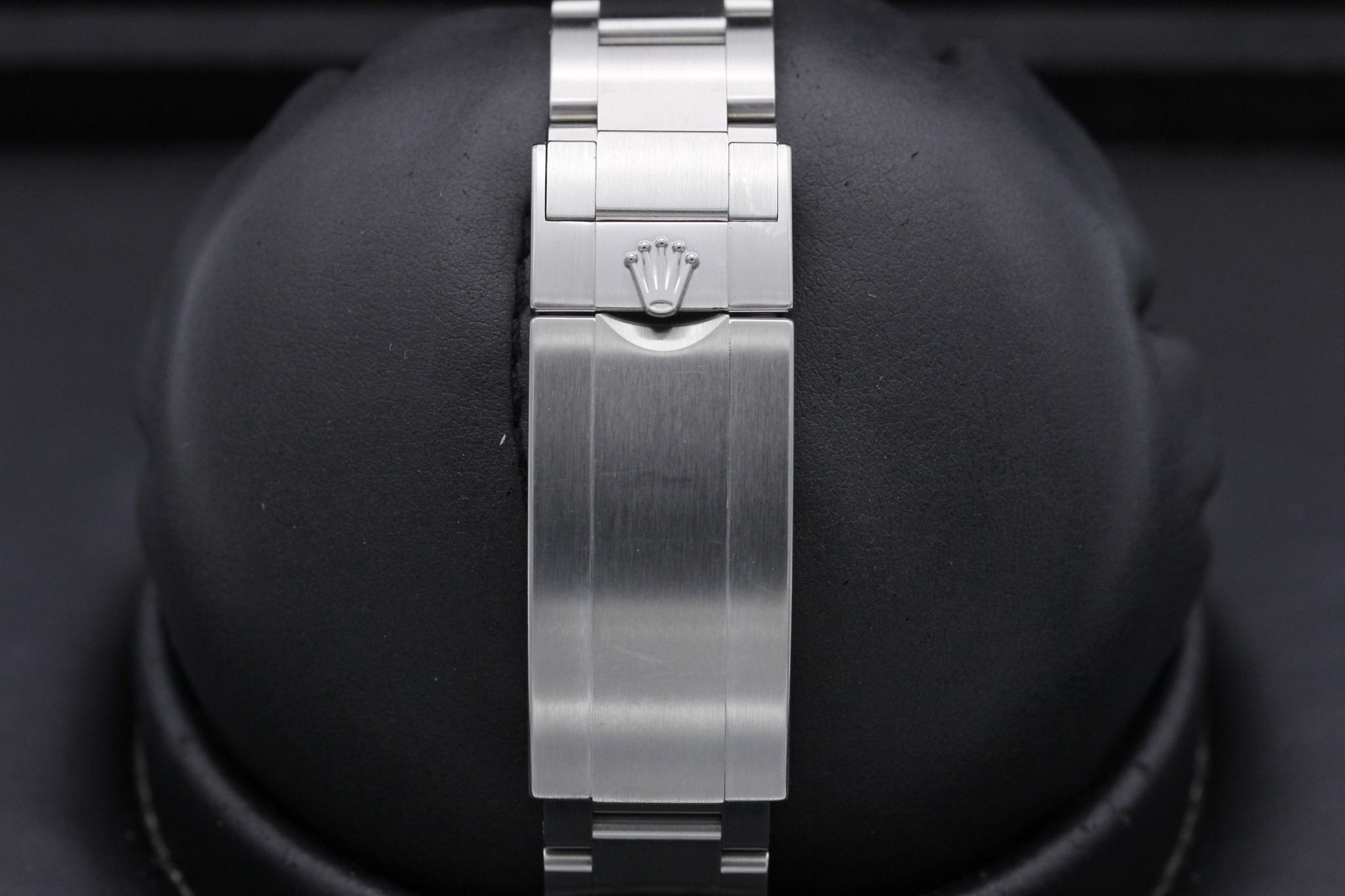 Watch Image 8