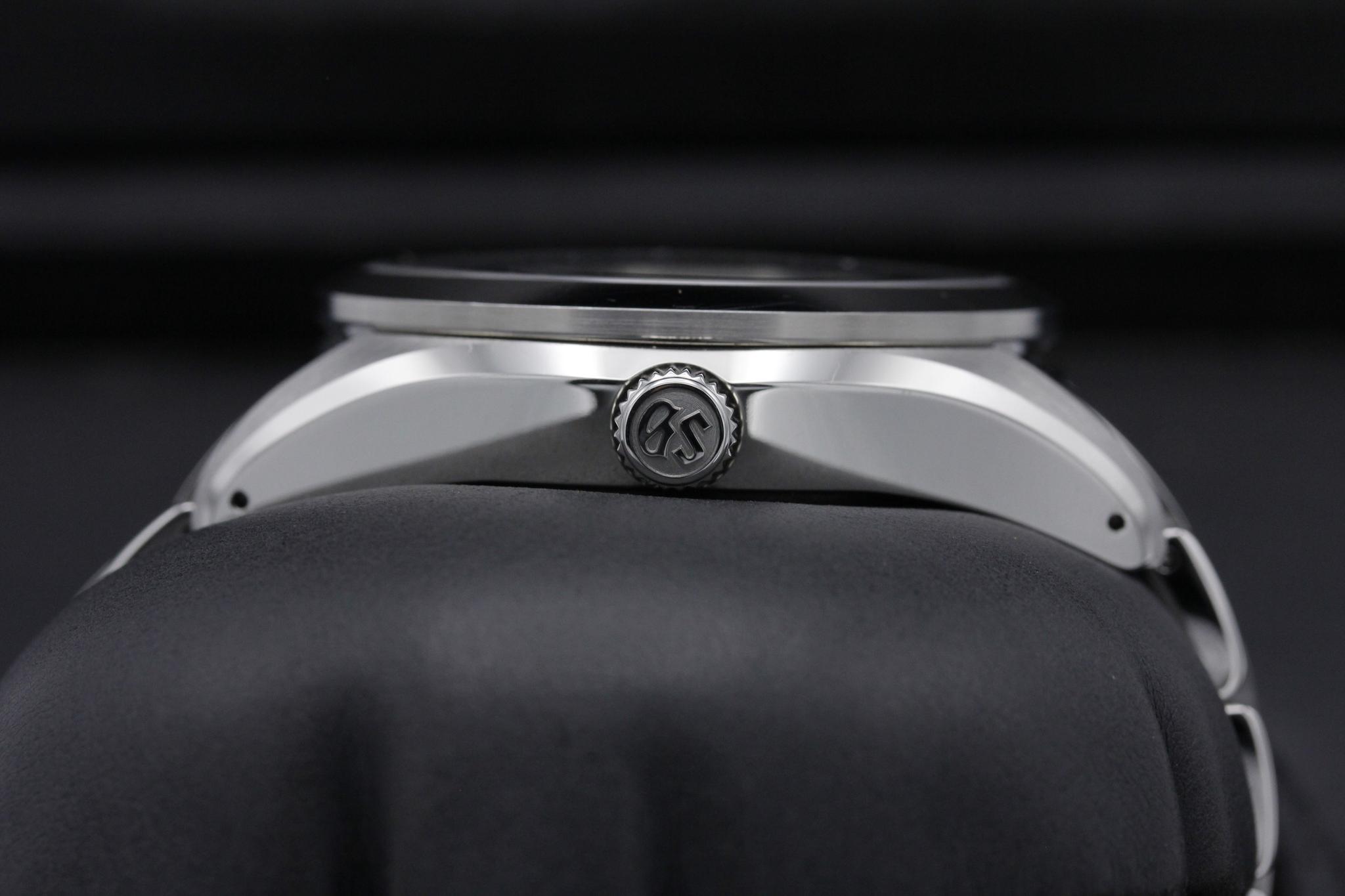 Watch Image 3
