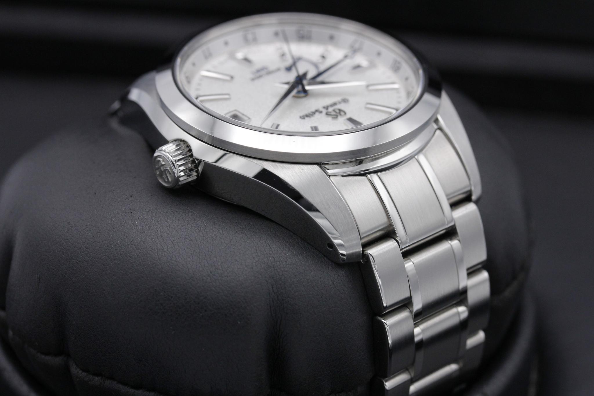 Watch Image 4