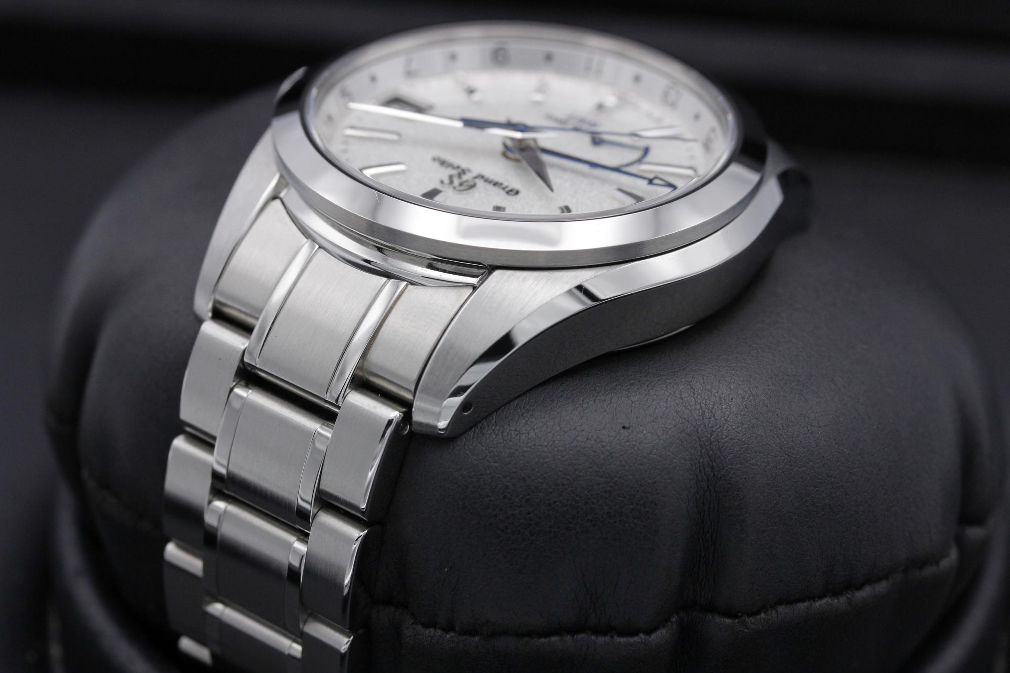 Watch Image 5