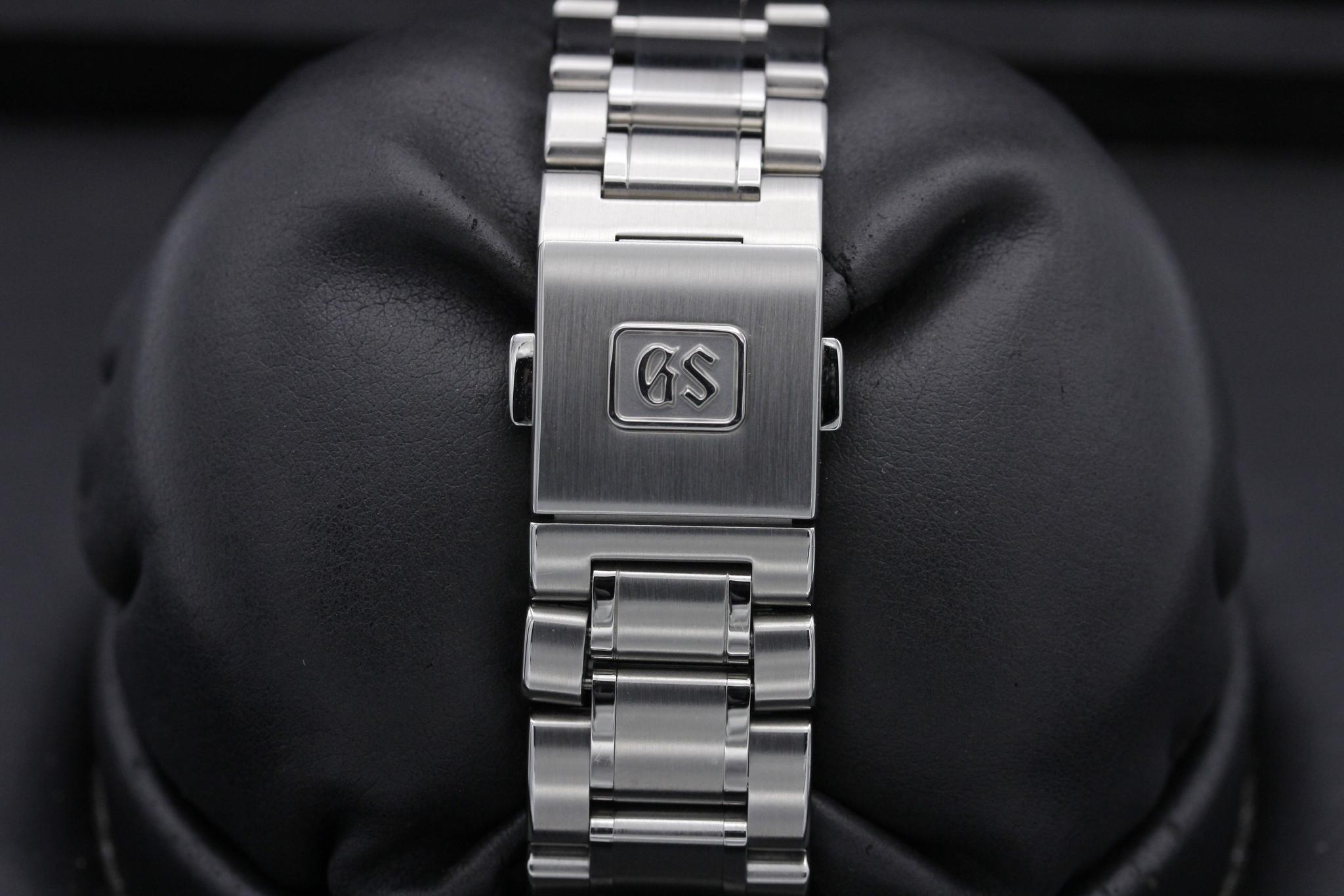 Watch Image 8