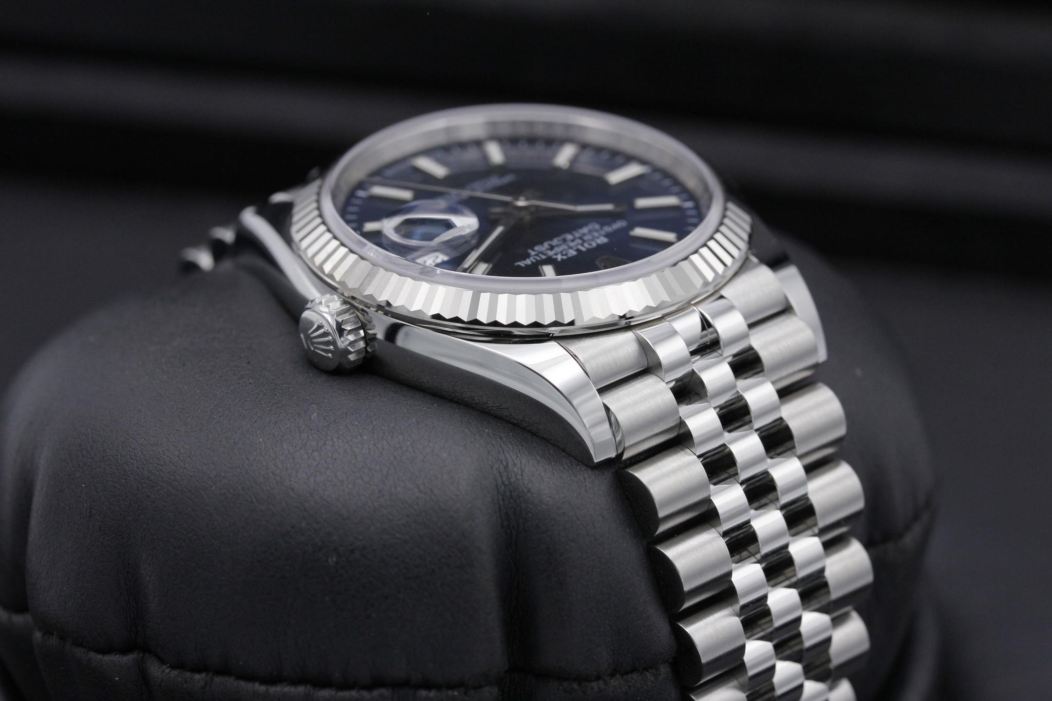 Watch Image 4