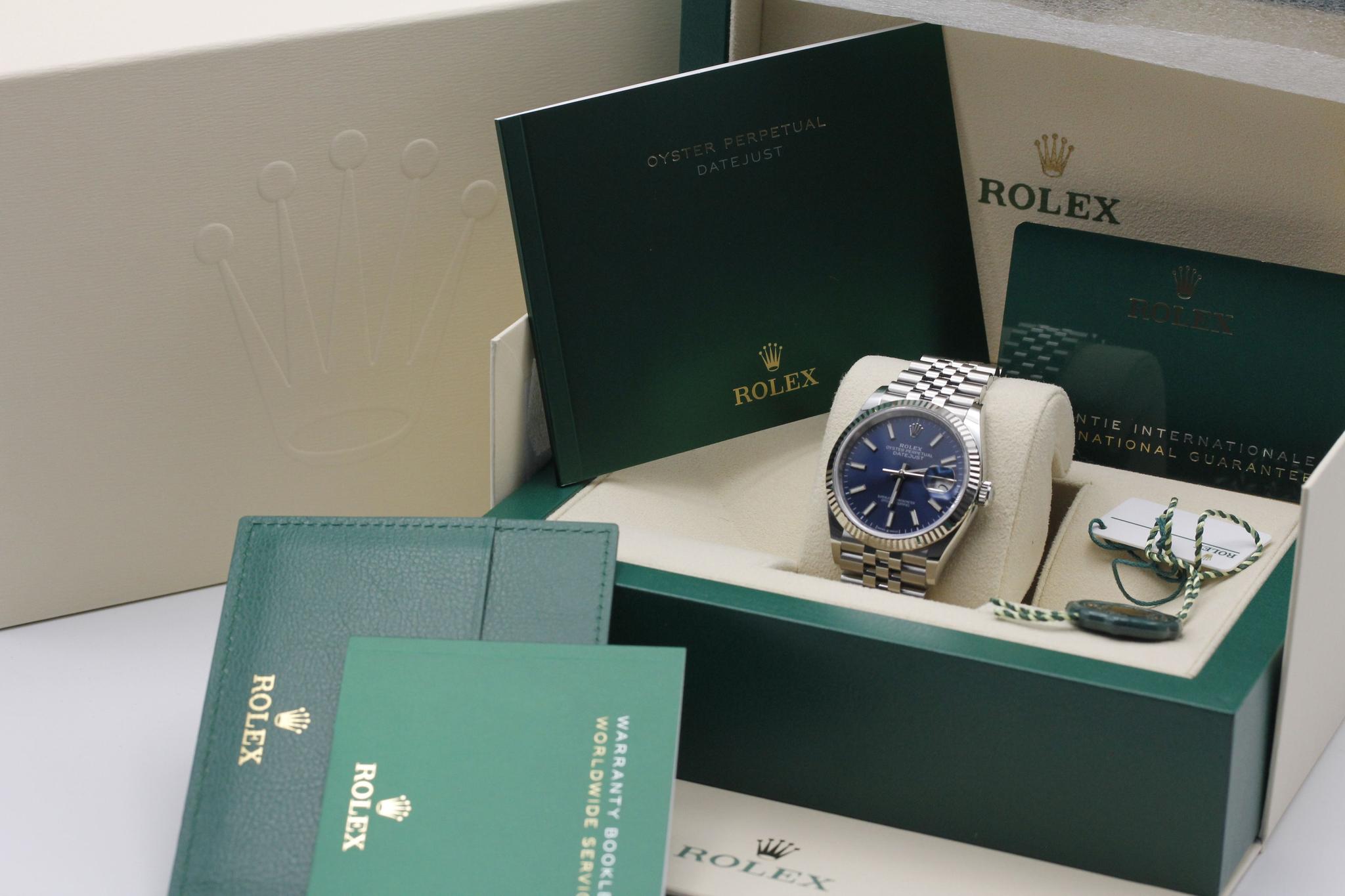 Watch Image 12