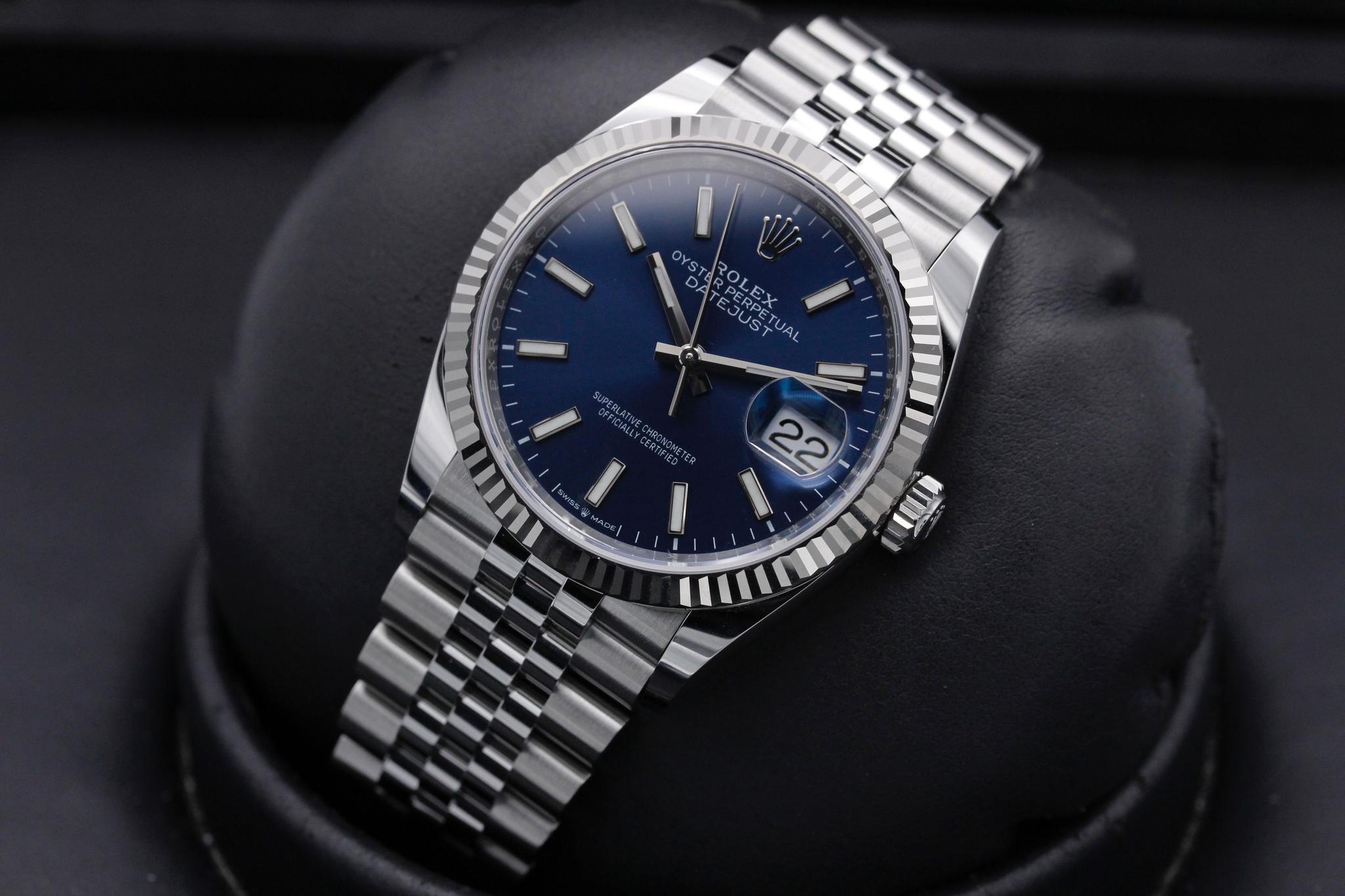 Watch Image 10