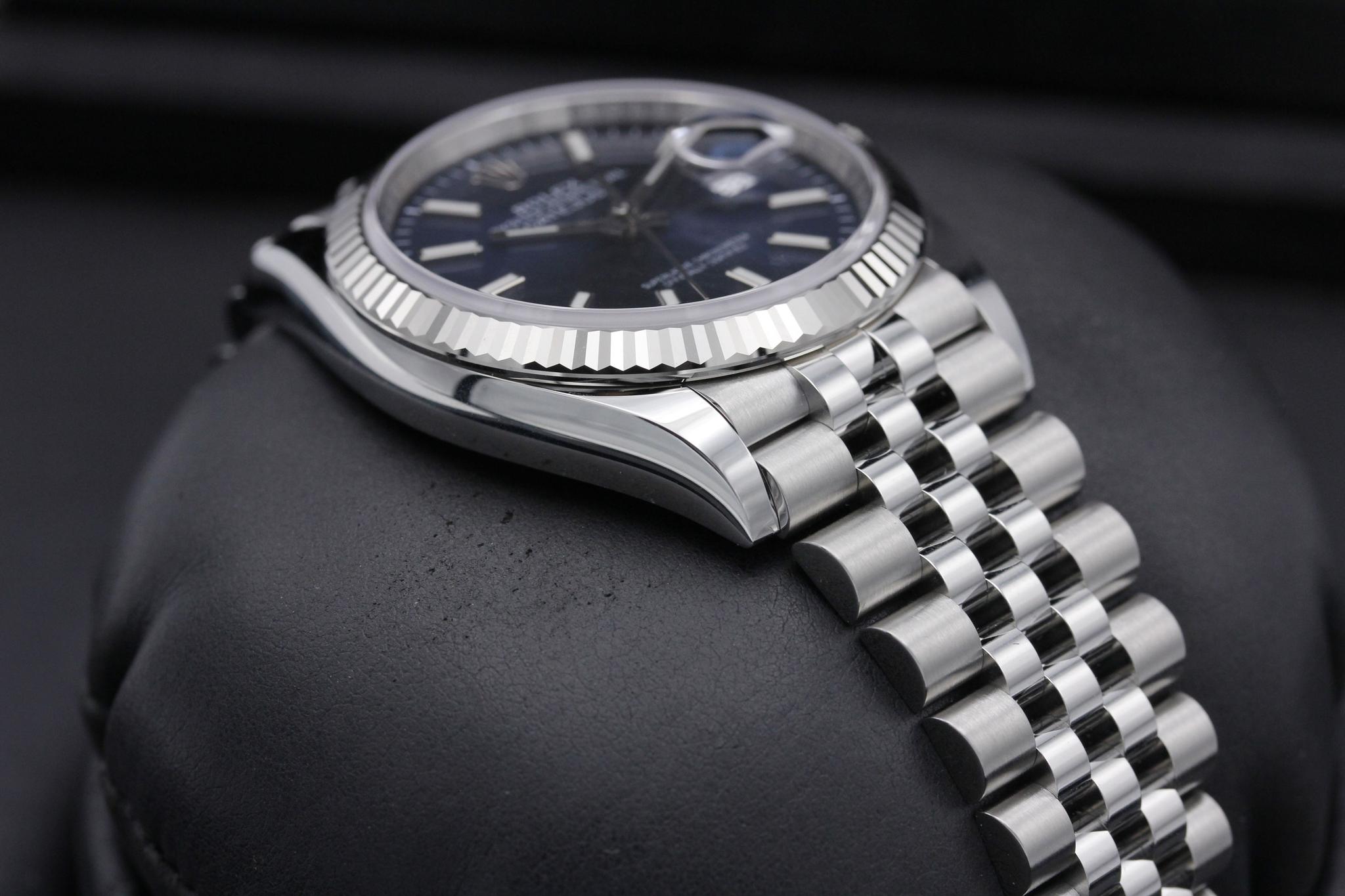 Watch Image 6