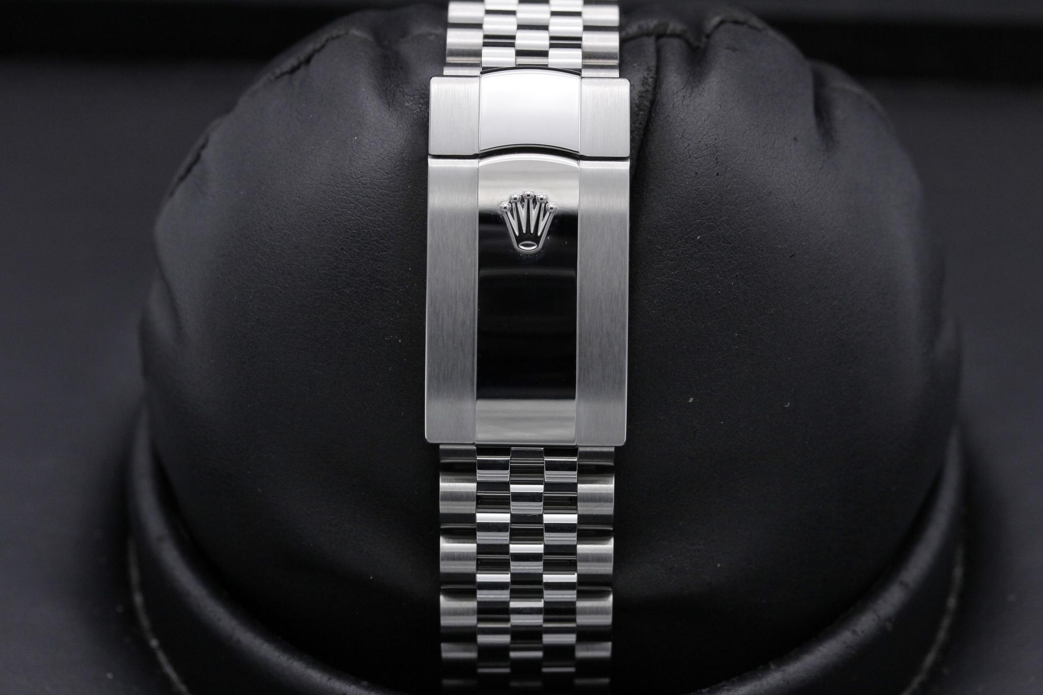Watch Image 8
