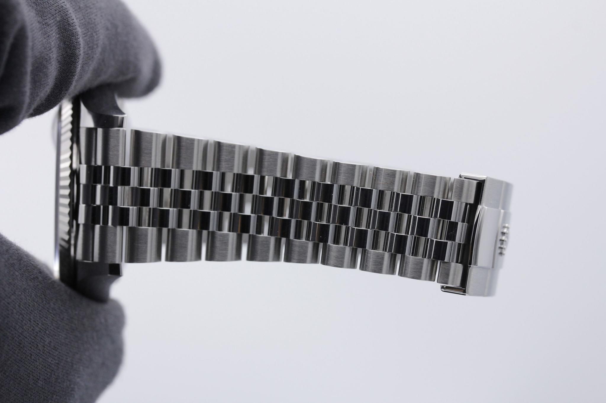 Watch Image 9