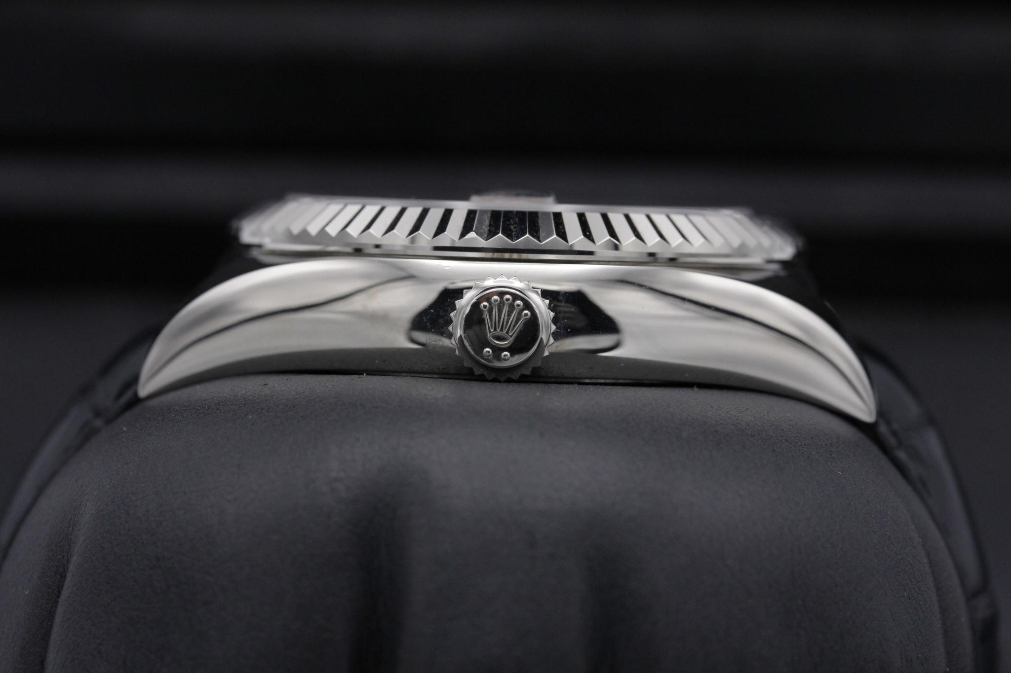 Watch Image 3