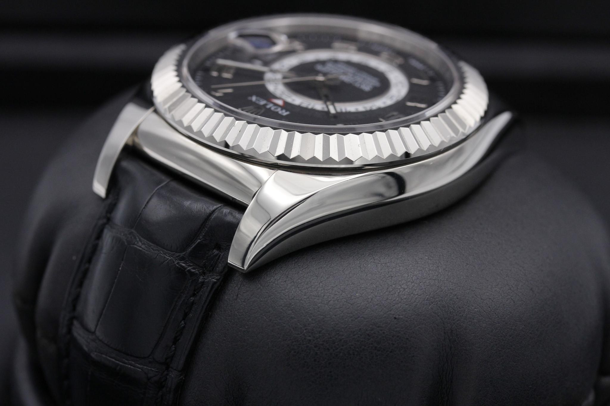 Watch Image 5
