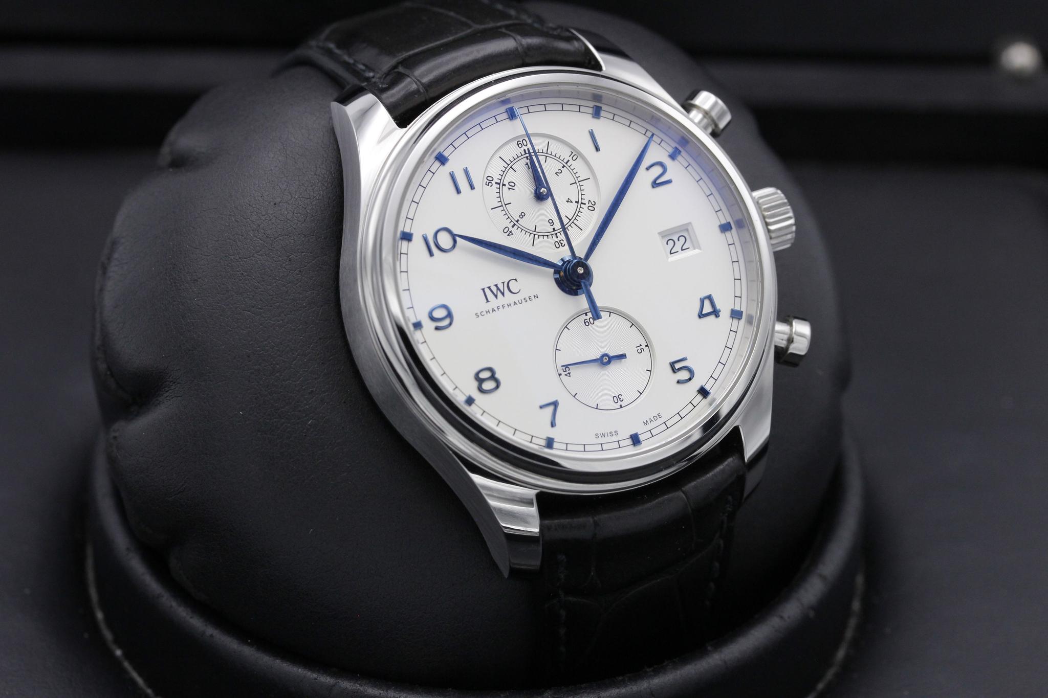 Watch Image 10