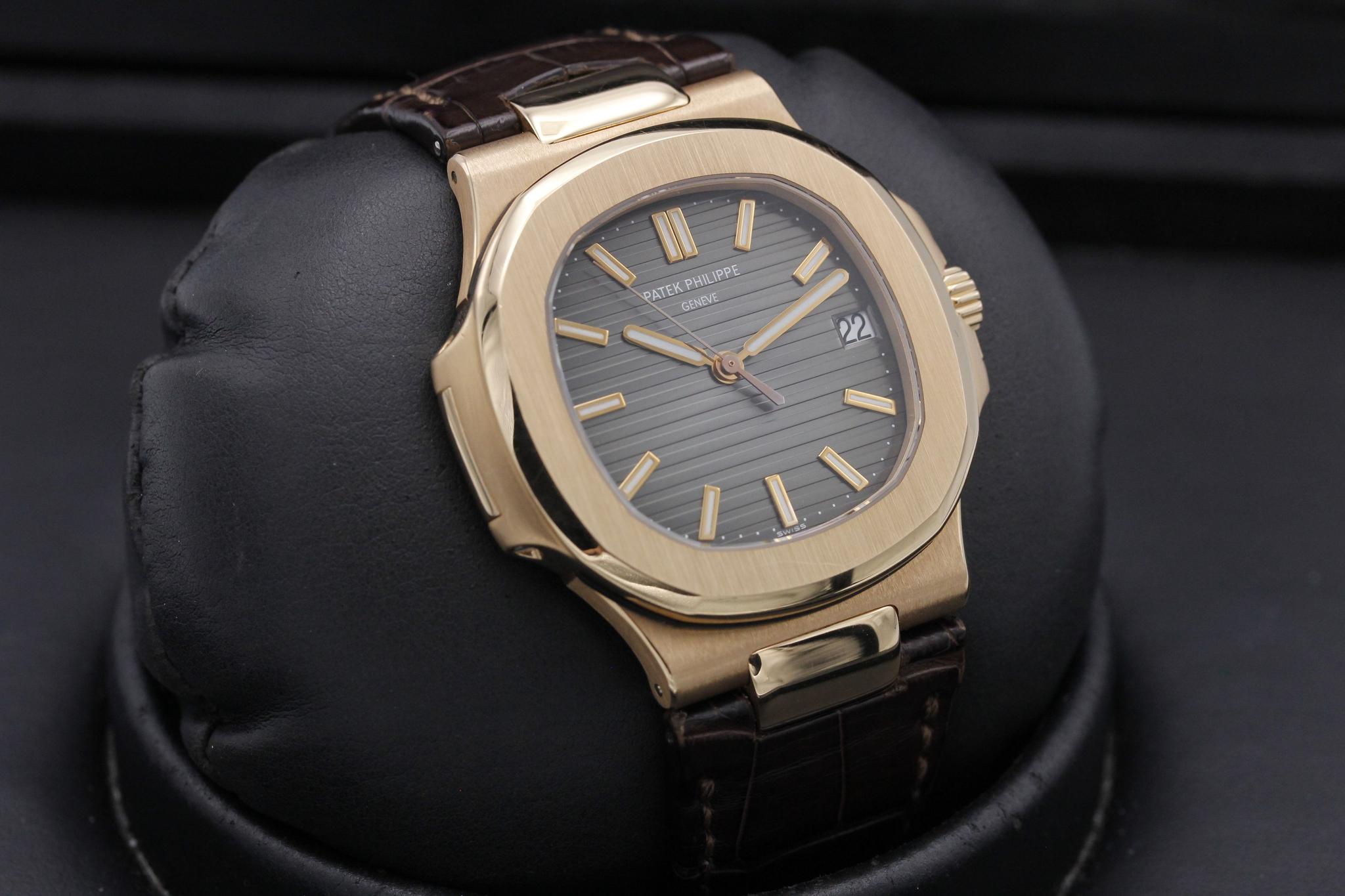 Watch Image 12