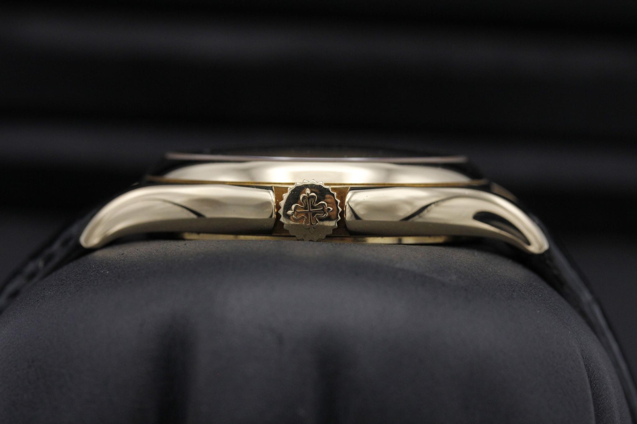 Watch Image 4