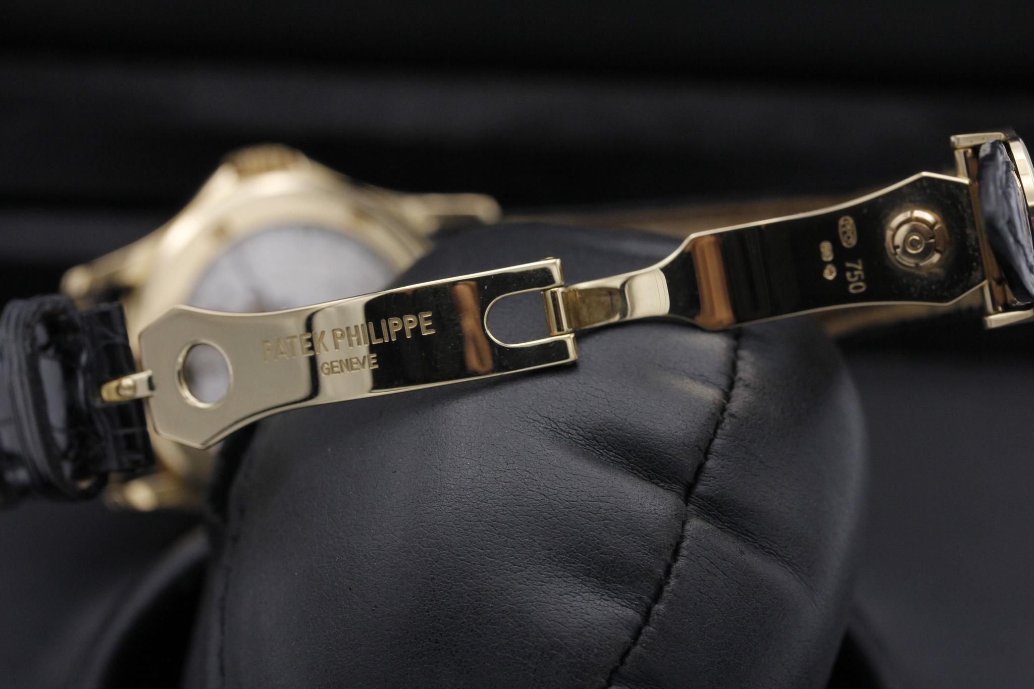 Watch Image 10