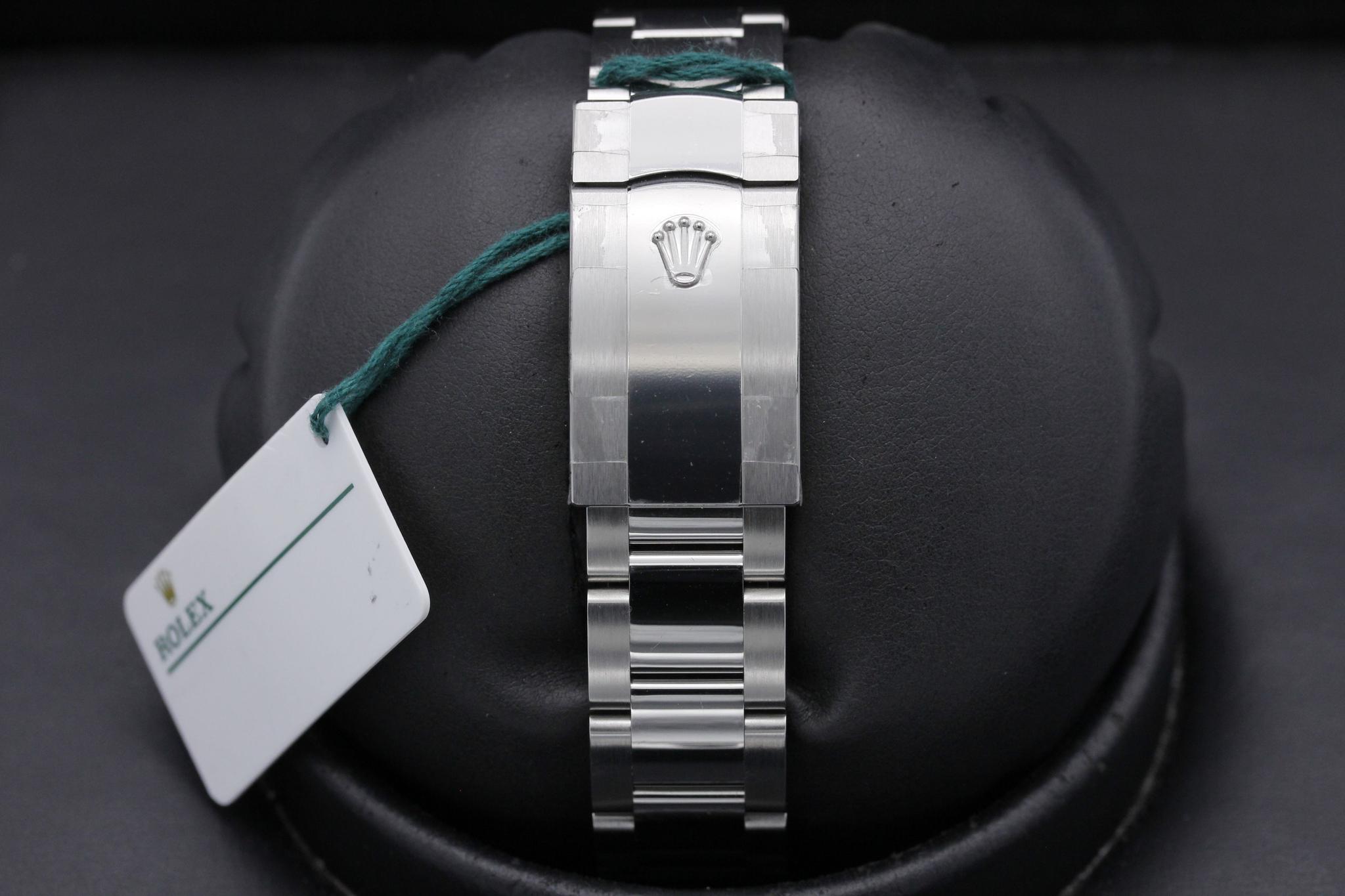 Watch Image 8