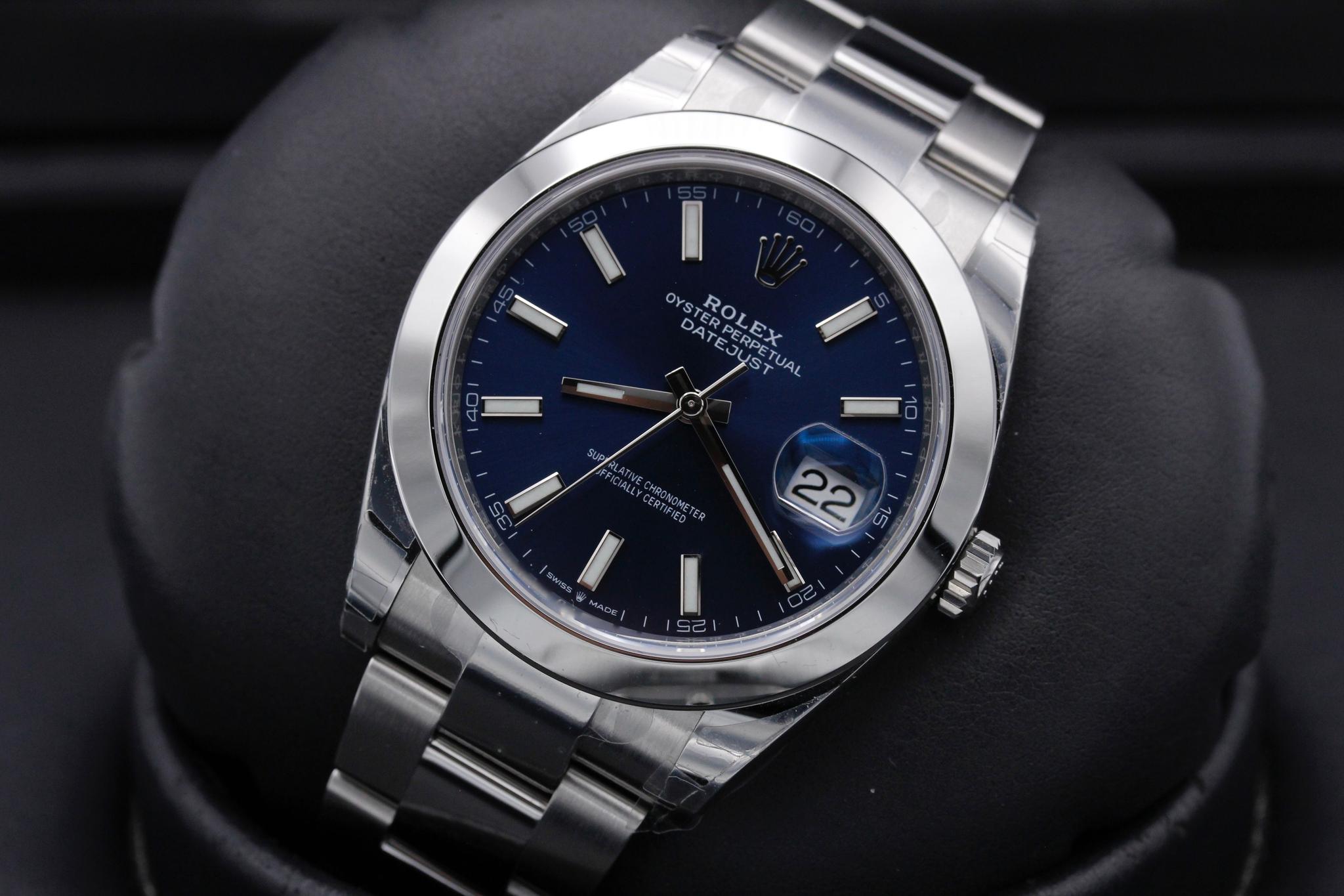 Watch Image 10
