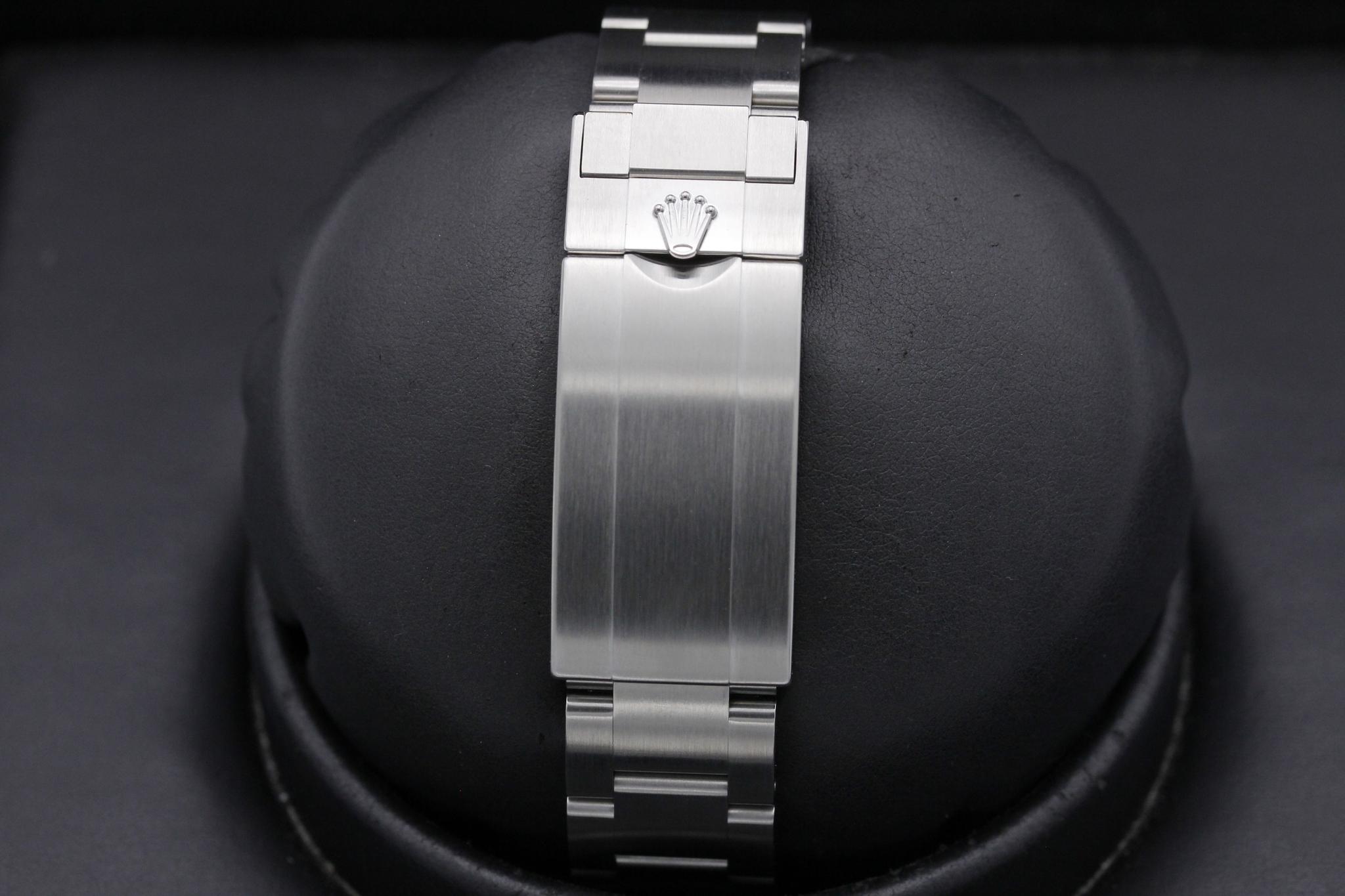 Watch Image 8