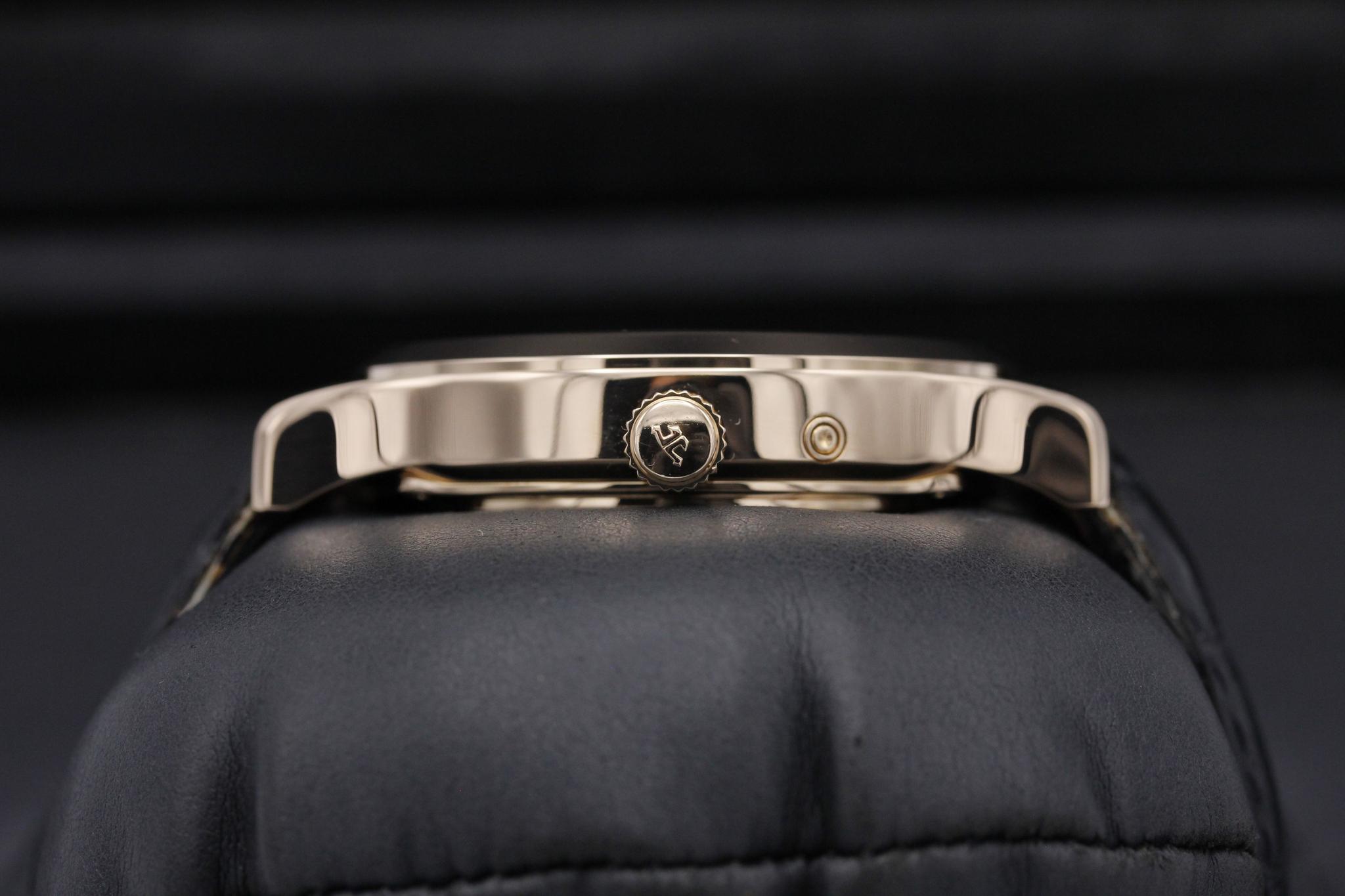 Watch Image 3