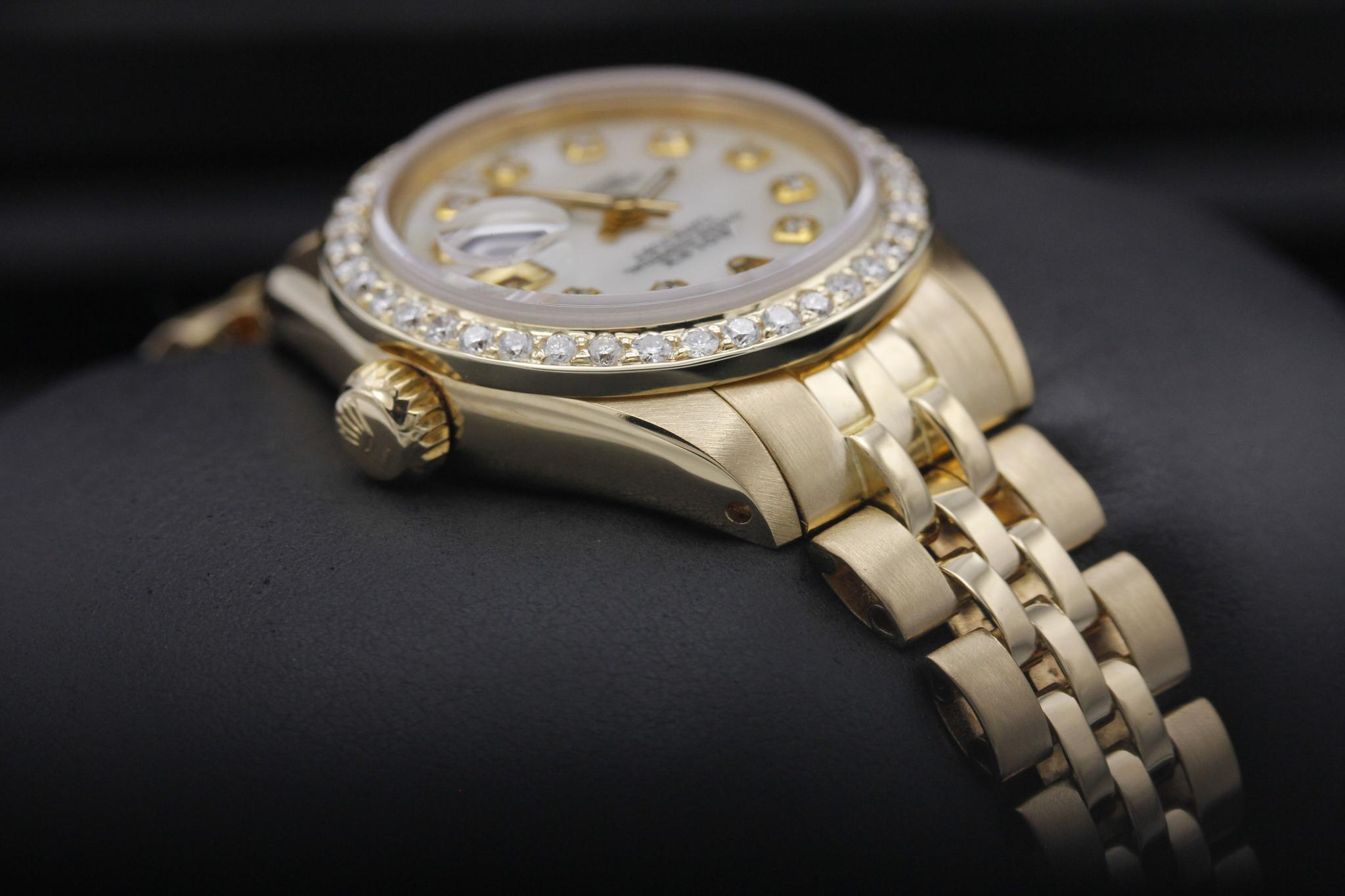 Watch Image 4