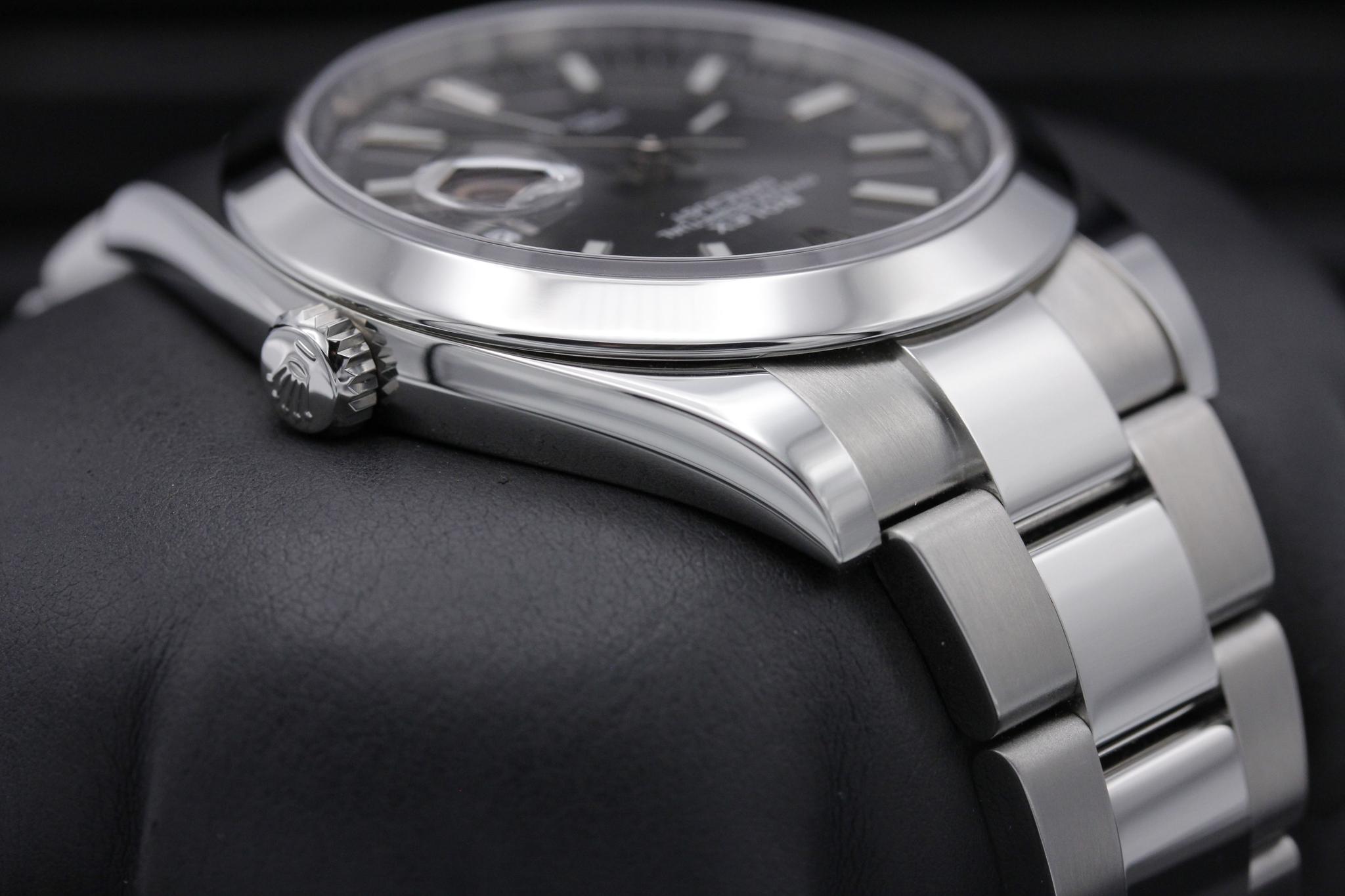 Watch Image 4