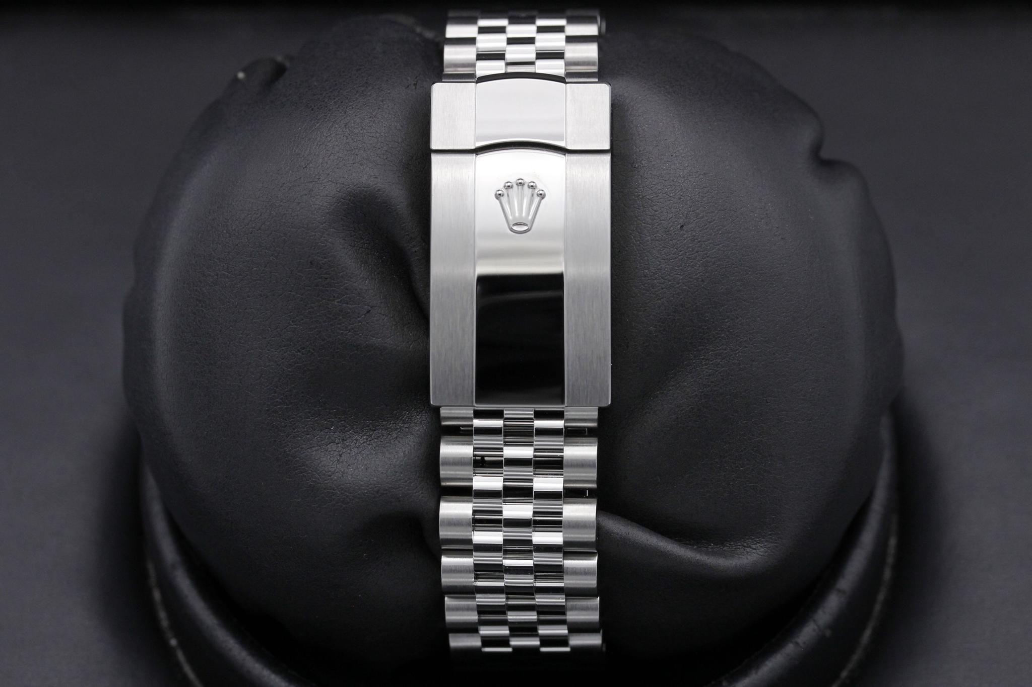Watch Image 8