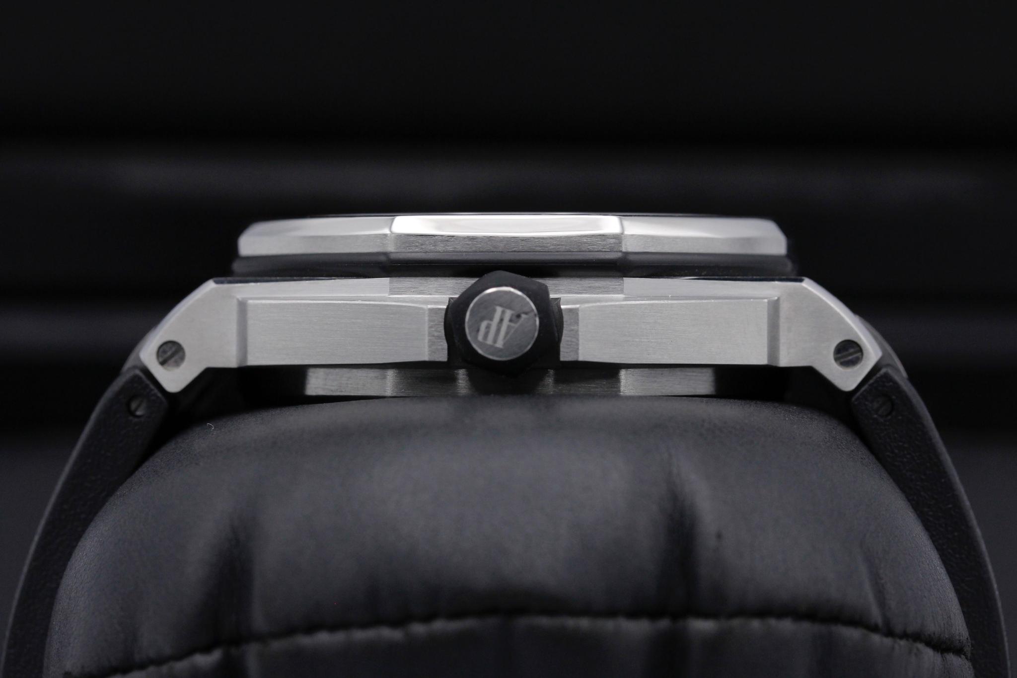 Watch Image 3